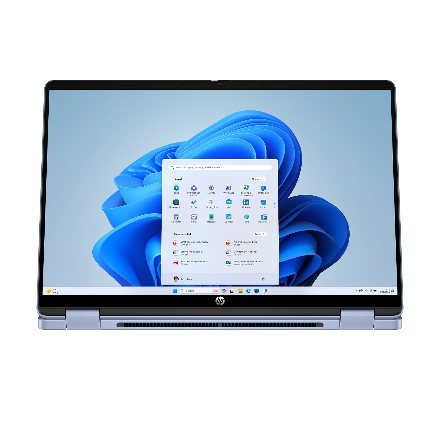 Portátil HP que muestra el menú de inicio de Windows 11 sobre un fondo azul.