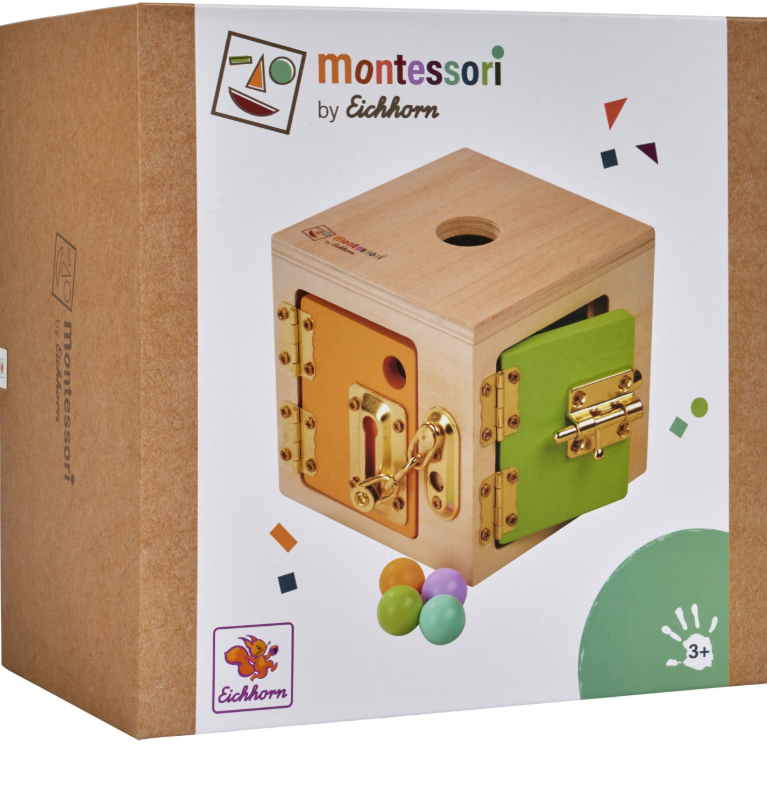 Holzspielzeugbox von Eichhorn mit farbigen Türen, Schlössern und Kugeln.