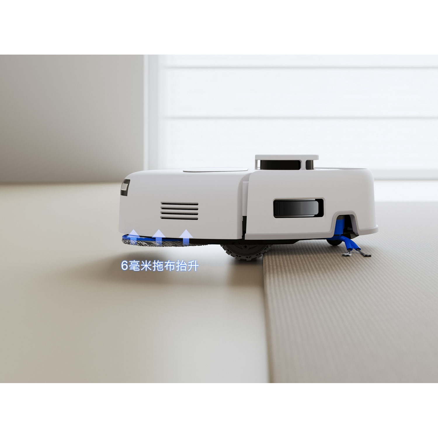 Un robot aspirapolvere bianco solleva il mocio di 6 millimetri mentre sale su un tappeto.