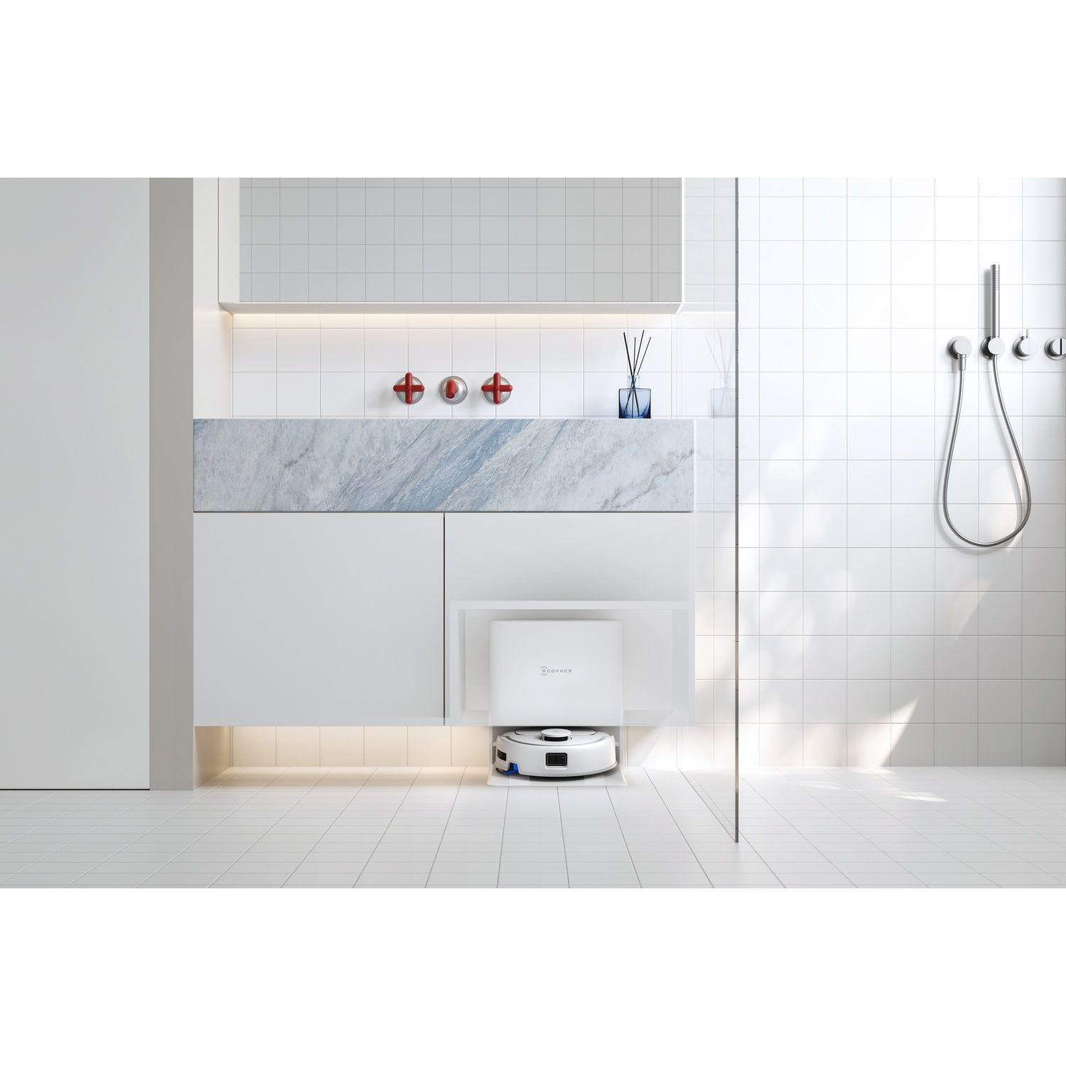 Moderno robot aspirapolvere bianco con stazione sotto un lavandino.