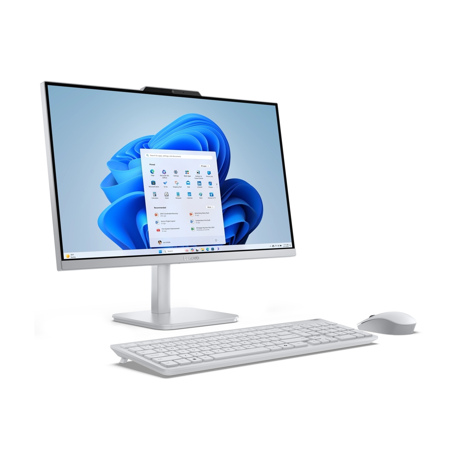 Un computer desktop all-in-one Lenovo bianco con tastiera e mouse su sfondo bianco.