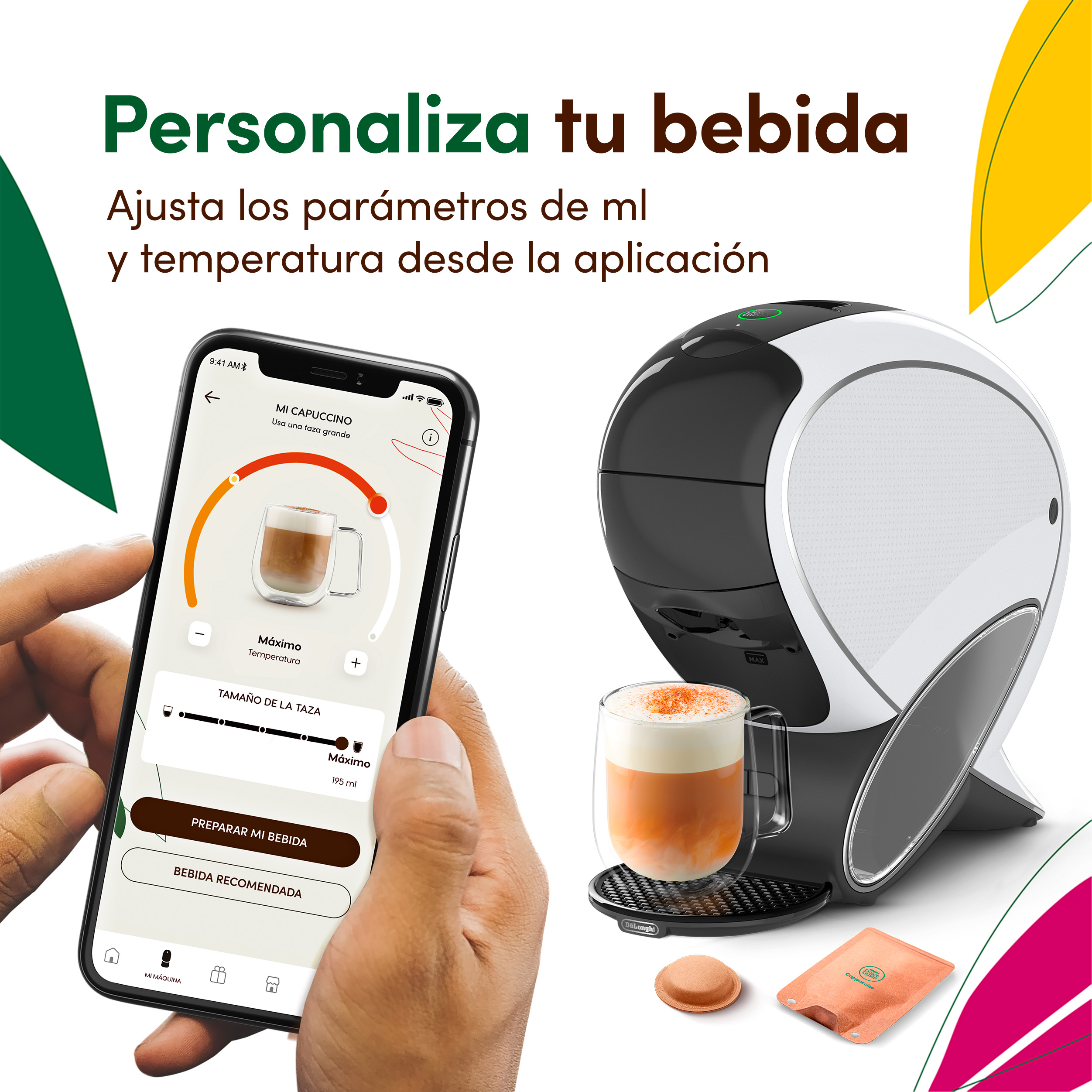 Smartphone con control de app y cafetera moderna con un capuchino en taza de cristal.