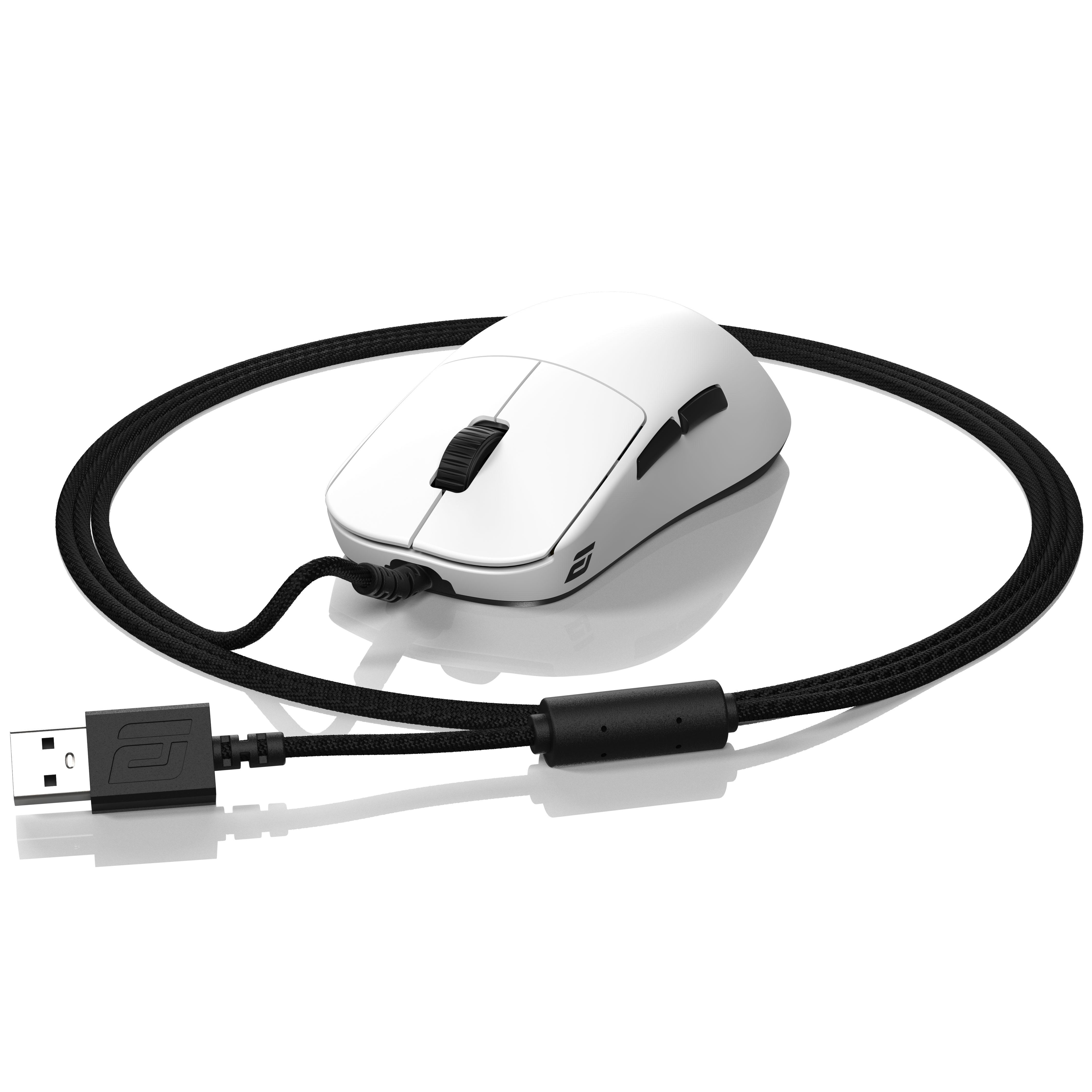 Eine weiße Computermaus mit schwarzem Mausrad und geflochtenem schwarzen USB-Kabel auf weißem Untergrund.