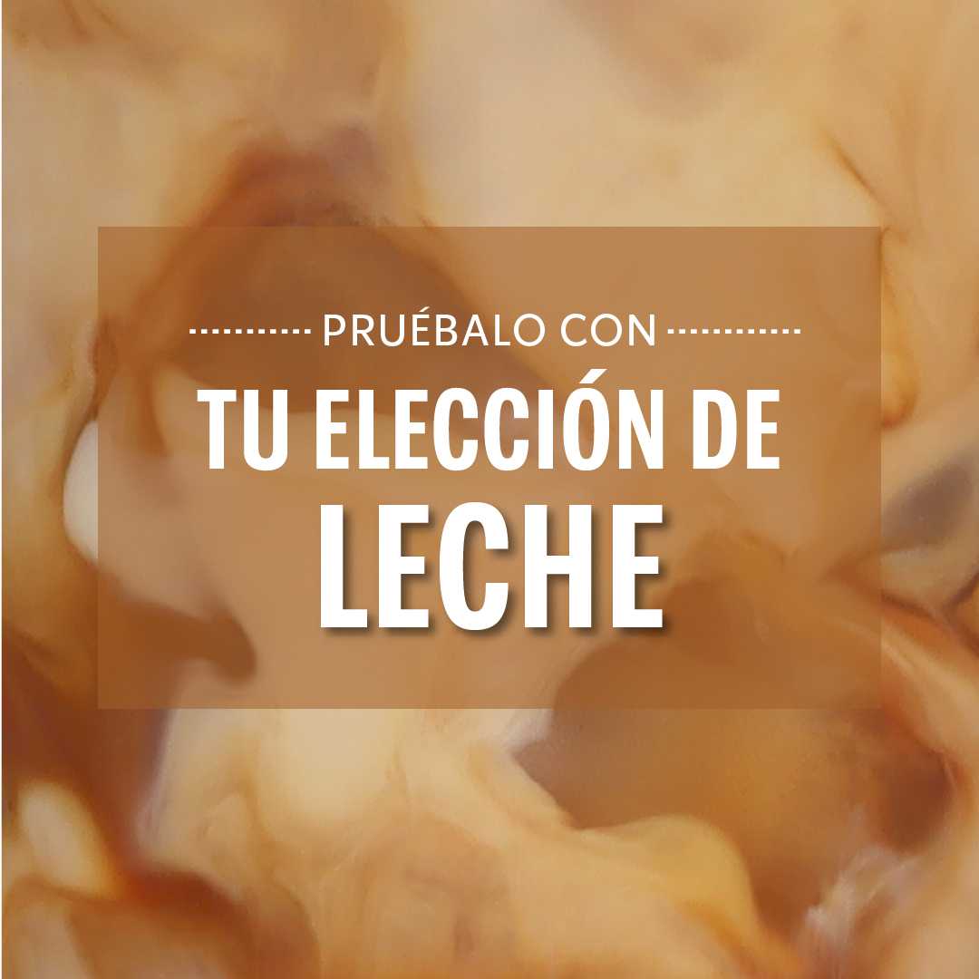 Mezcla de café y leche, con texto: PRUEBALO CON TU ELECCION DE LECHE