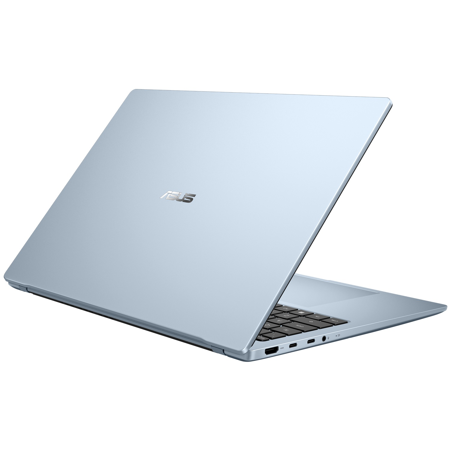 Een lichtblauwe ASUS-laptop staat op een wit oppervlak met zichtbare poorten aan de zijkant.