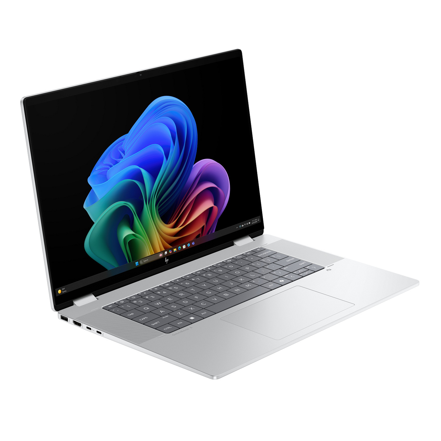Un ordenador portátil plateado con fondo de pantalla colorido y teclado sobre fondo blanco.