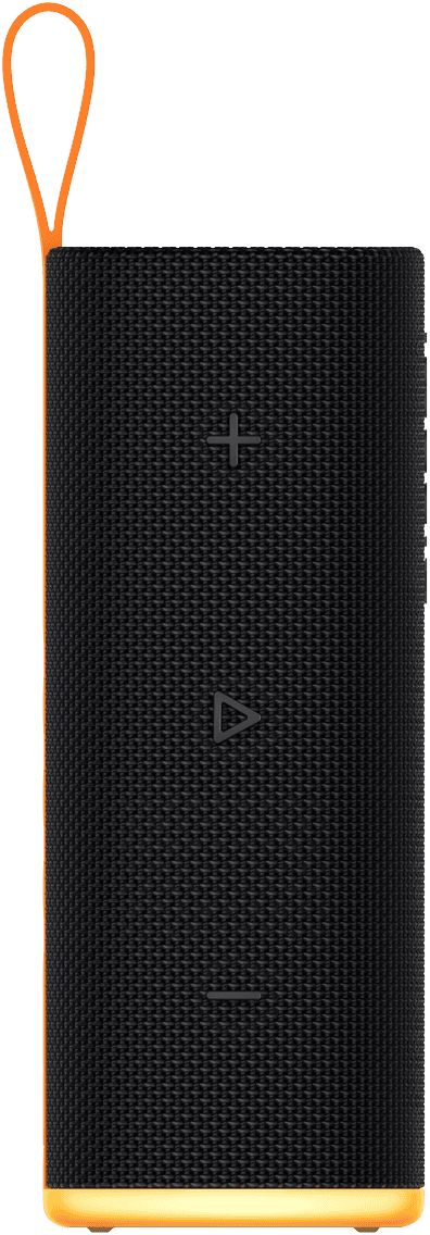 Fekete henger alakú bluetooth hangszóró narancssárga pánttal és világító alsó résszel fekete háttér előtt.