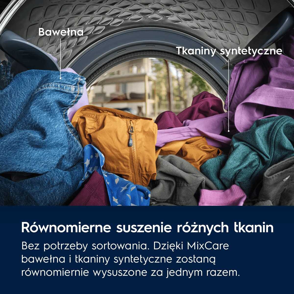 Suszarka MixCare z różnymi ubraniami w bębnie i napisem na dole.