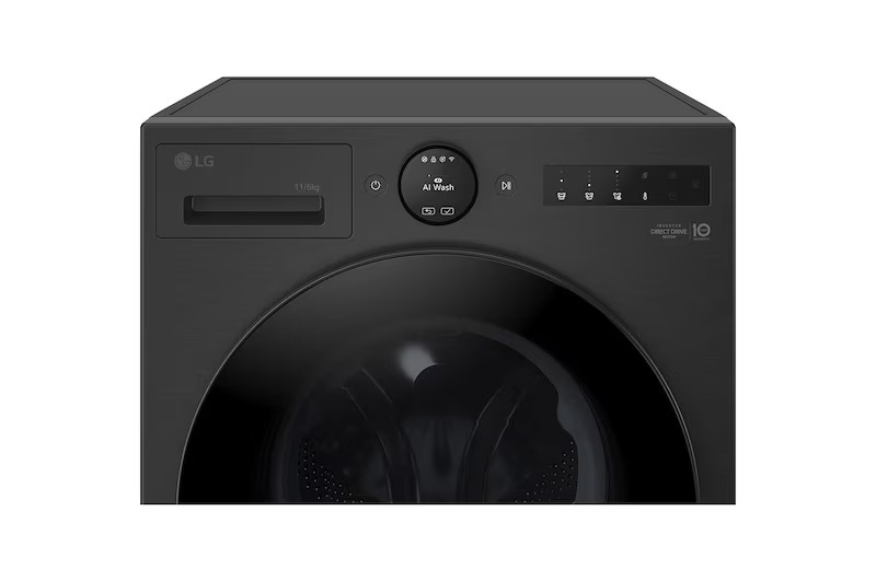 Vista frontal de una lavadora LG negra moderna con controles redondos y puerta grande.