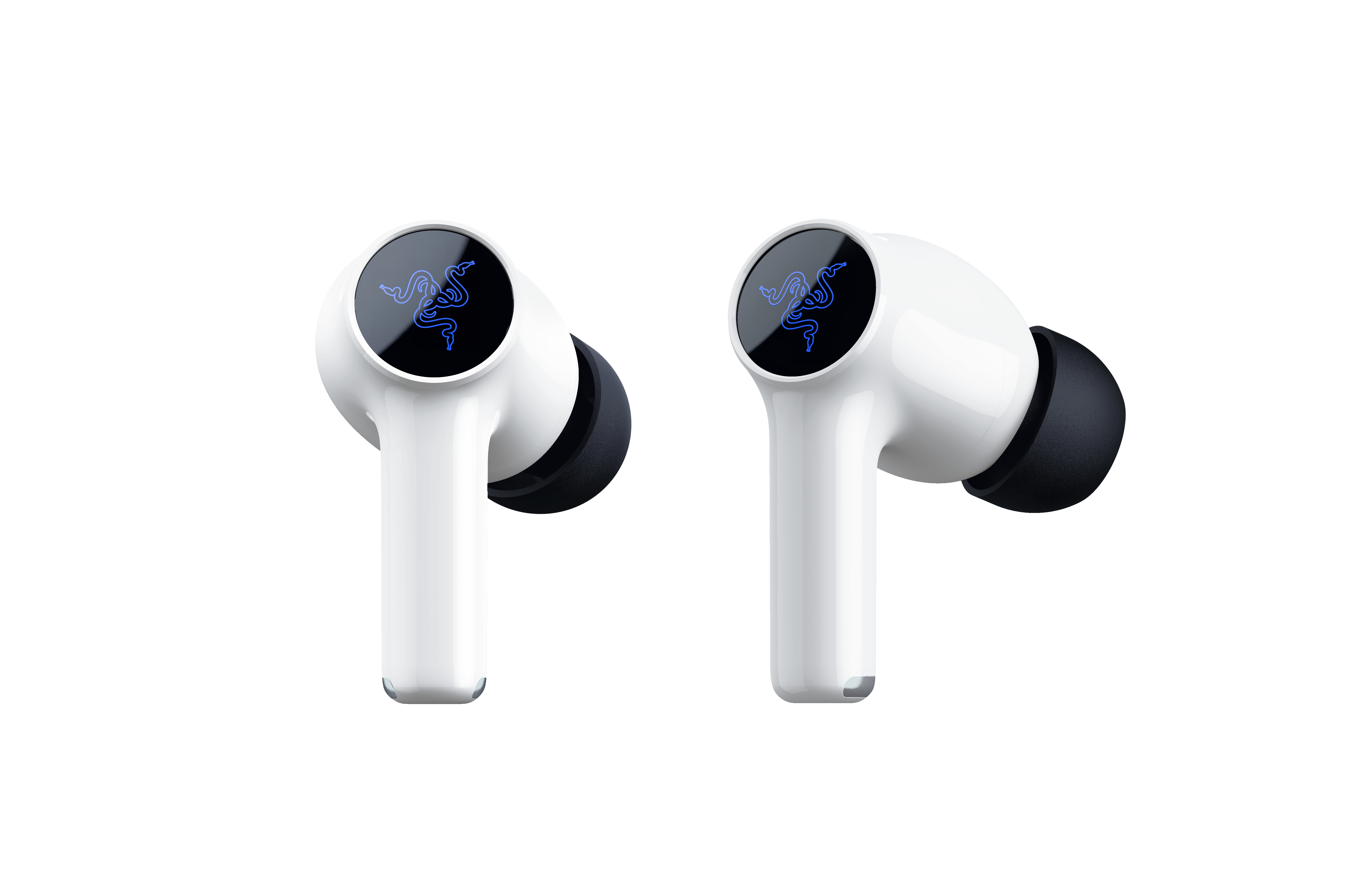 Zwei weiße In-Ear-Kopfhörer mit schwarzem Silikonaufsatz und leuchtend blauem Razer-Logo auf weißem Hintergrund.