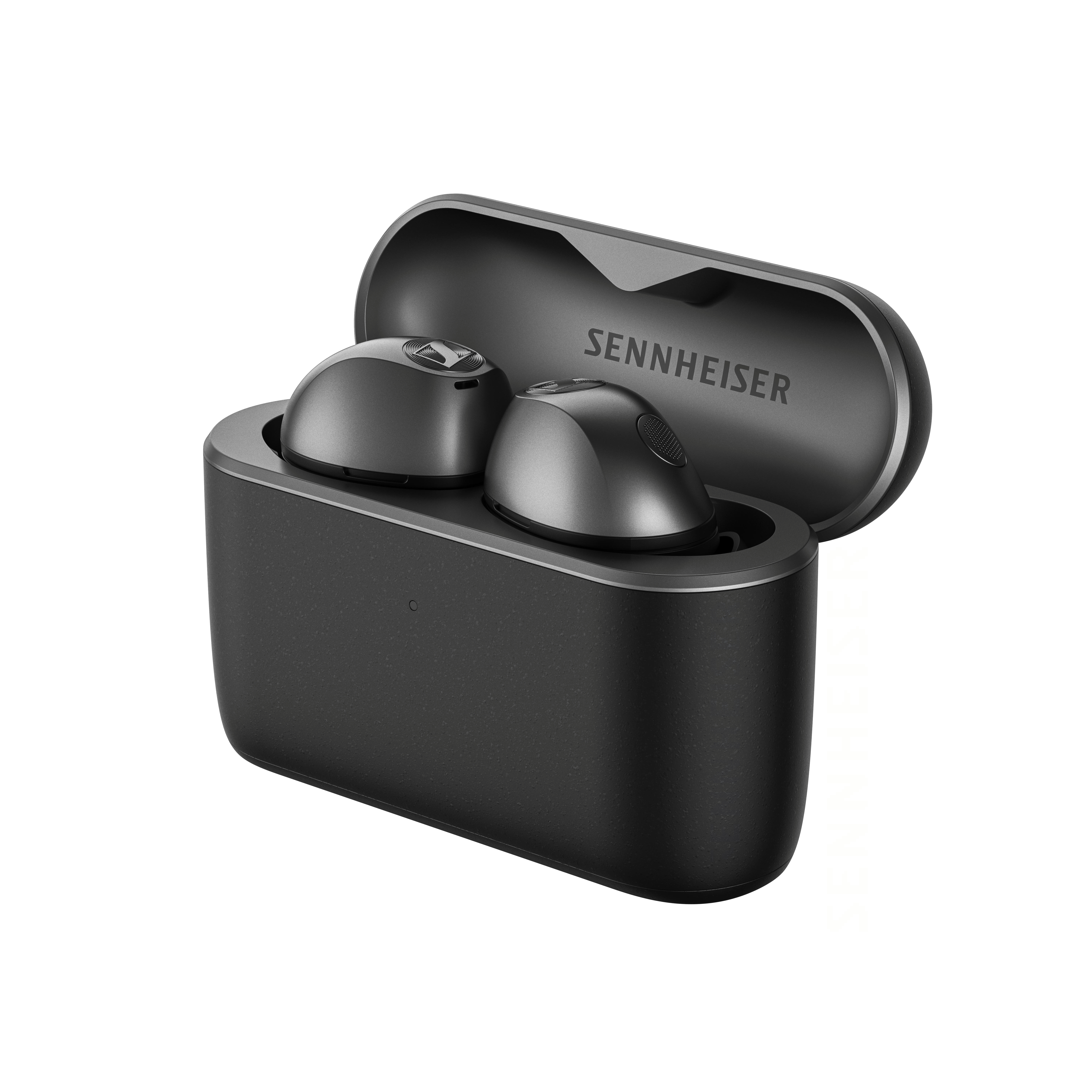 Schwarze Sennheiser-Ohrhörer in einer offenen Ladebox auf weißem Hintergrund.