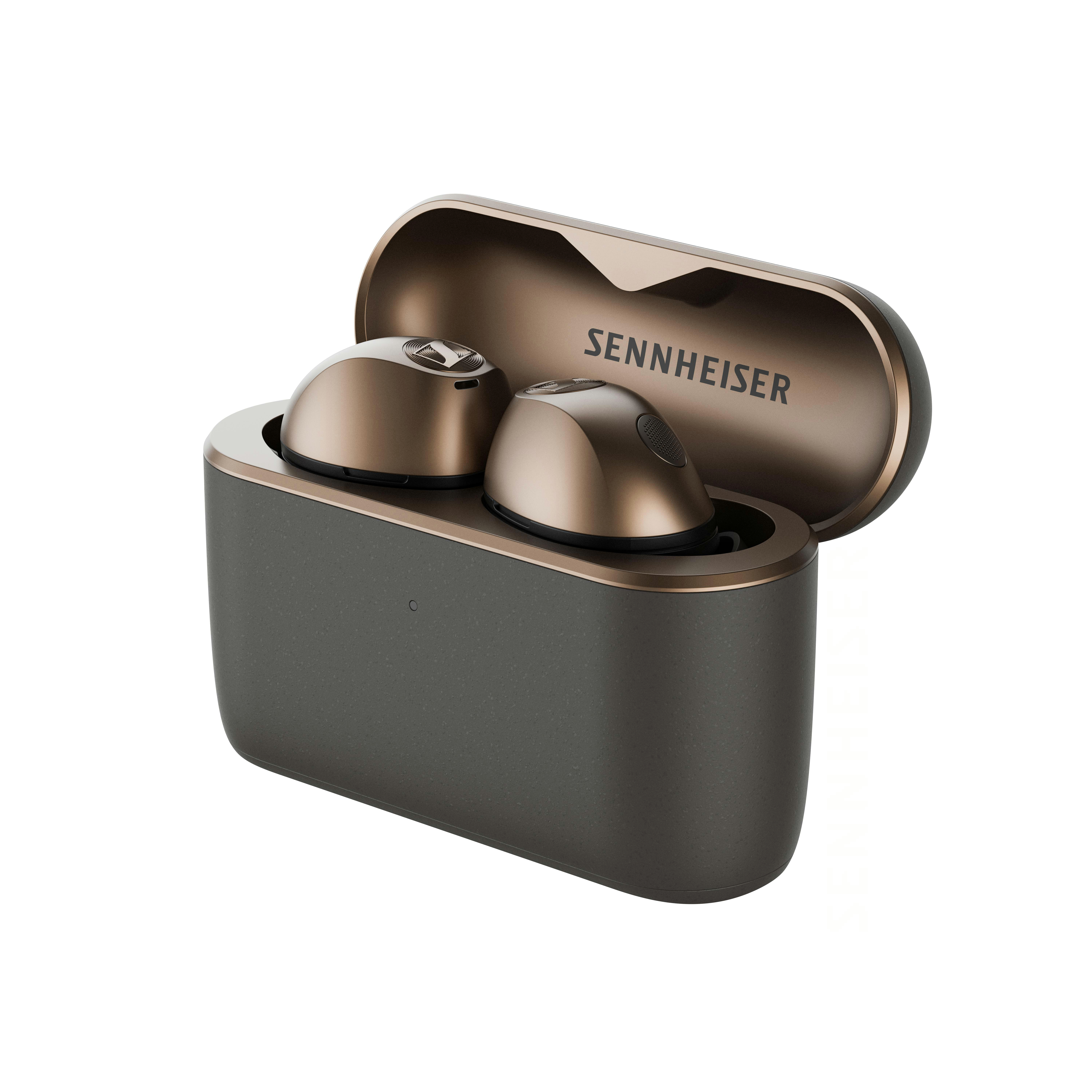 Offenes Sennheiser Wireless Earbuds Etui in Bronze und Grau mit zwei Ohrhörern auf weißem Hintergrund.