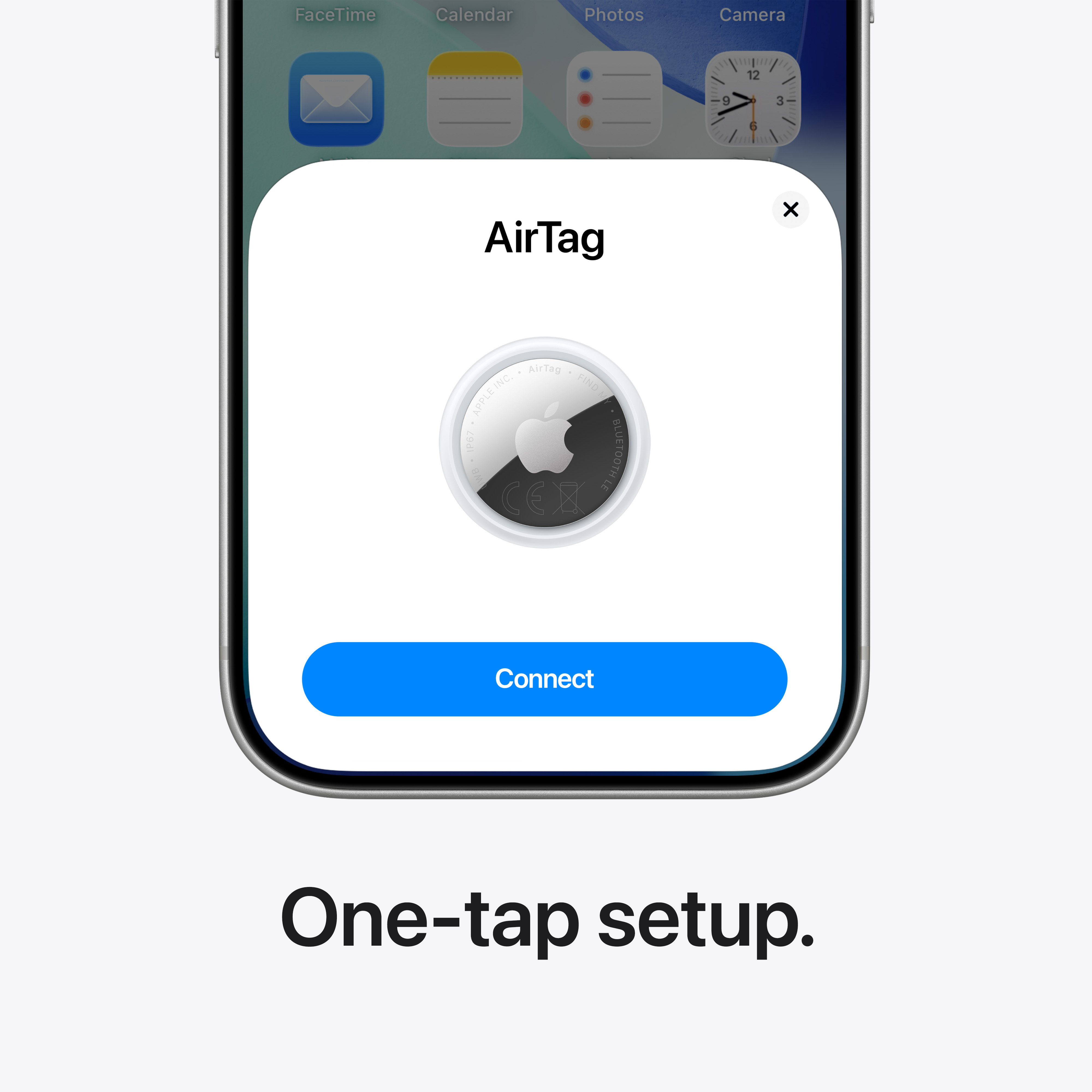 Ein iPhone zeigt einen weißen AirTag-Einrichtungsbildschirm mit dem Titel AirTag und einer blauen Connect-Schaltfläche.
