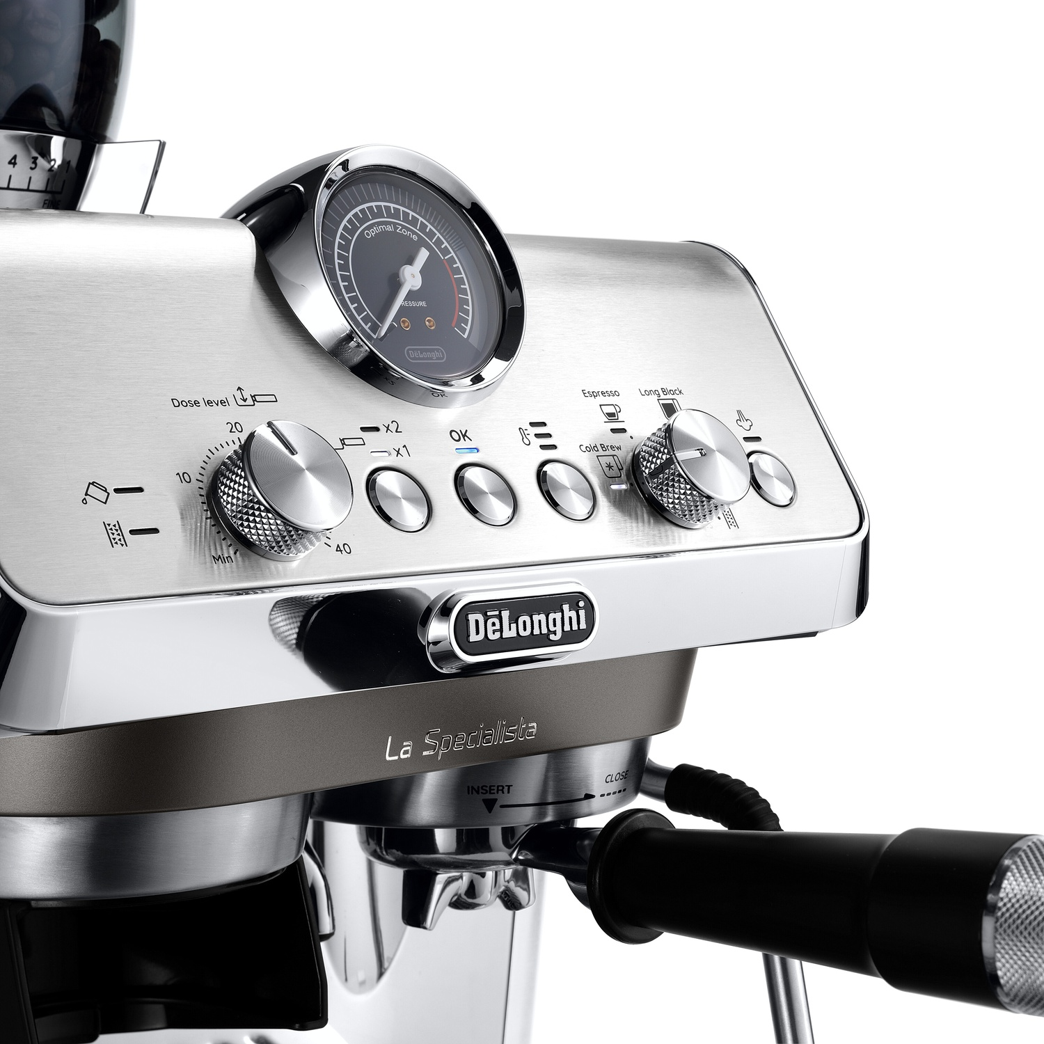 Close-up van een DeLonghi La Specialista koffiemachine met manometer en roestvrijstalen knoppen.