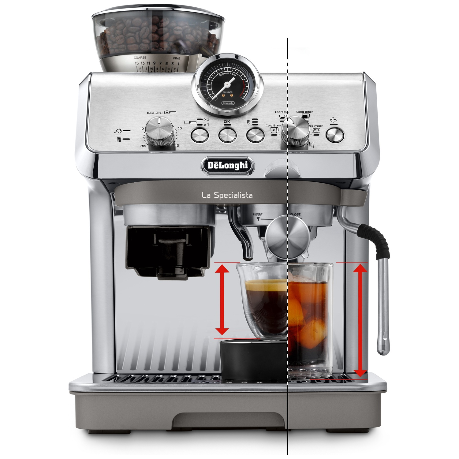 Zilveren DeLonghi La Specialista espressomachine met bonenreservoir, manometer, knoppen en twee kopjes.