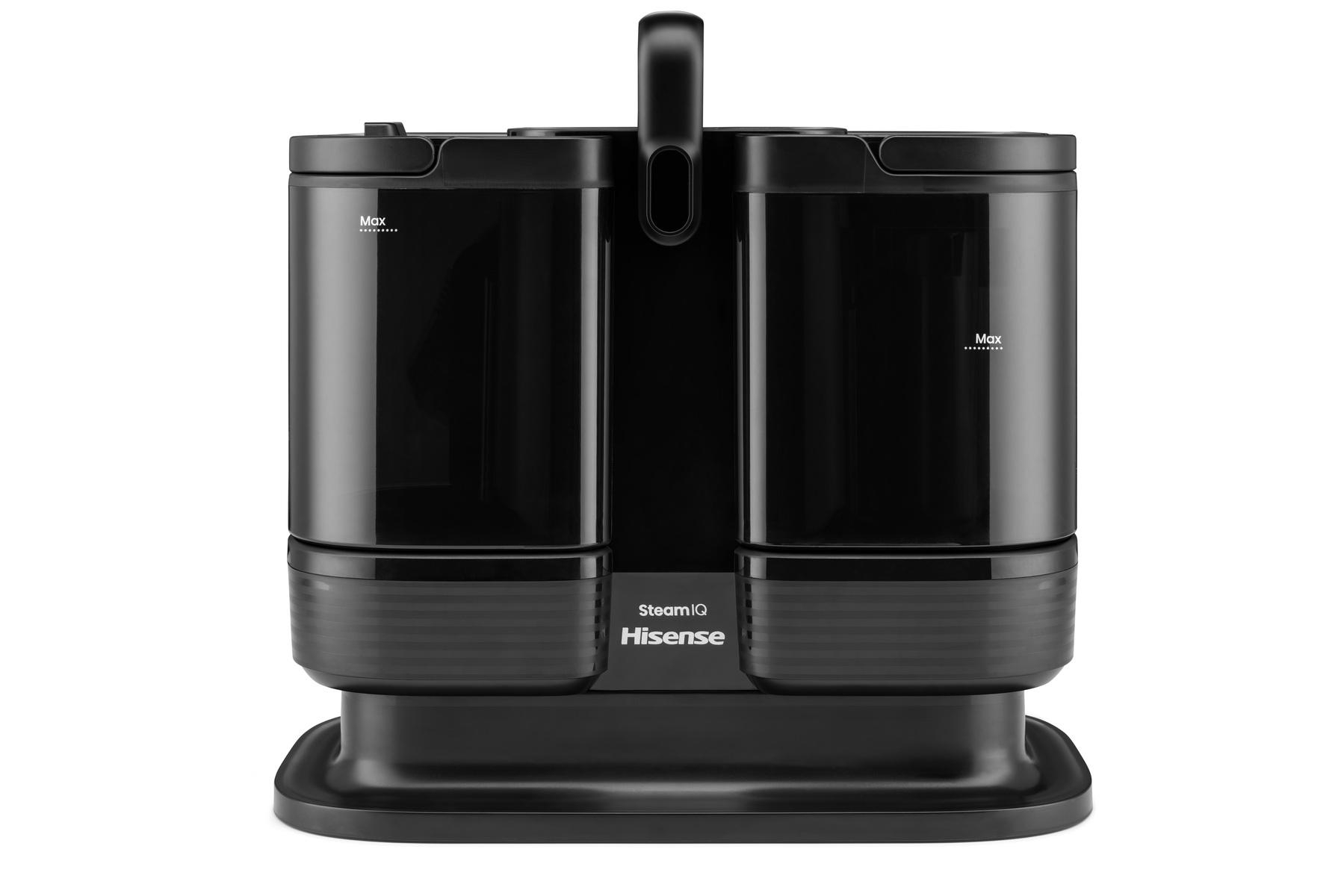 Ein schwarzes Hisense SteamIQ Gerät mit zwei Wassertanks und einem zentralen Griff auf weißem Hintergrund.