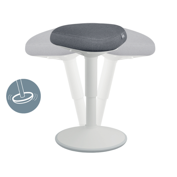 Ergonomischer Hocker mit grauem Sitz und weißer, beweglicher Stange auf rundem Sockel vor weißem Hintergrund.