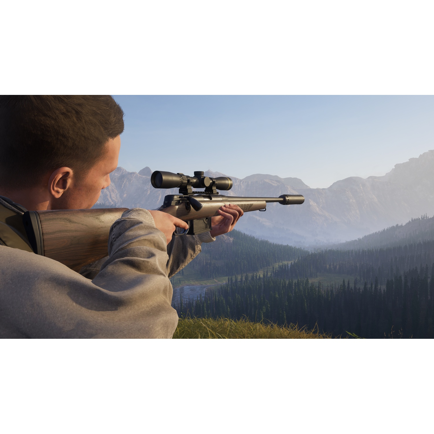 Un chasseur vise avec un fusil de sniper au-dessus d'une vallée boisée et de montagnes.