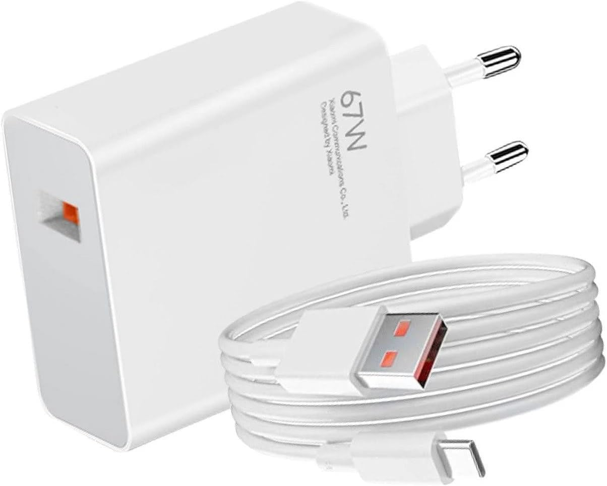 Un cargador blanco Xiaomi de 67W con clavijas UE y un cable USB blanco.