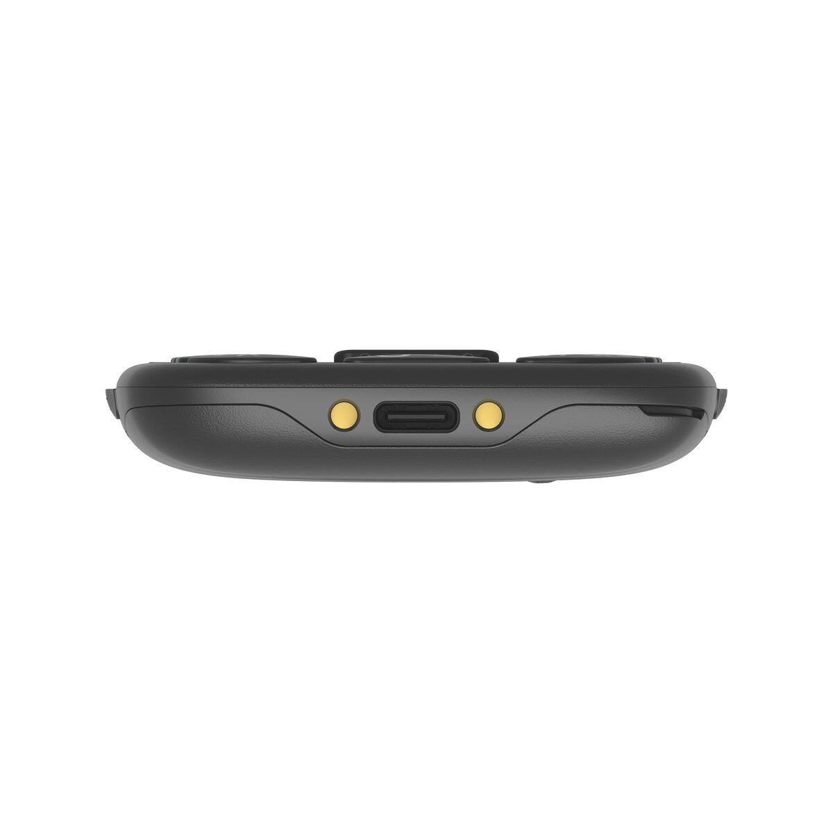 Unterseite eines schwarzen Geräts mit einem USB-C-Anschluss und zwei runden goldenen Kontakten.