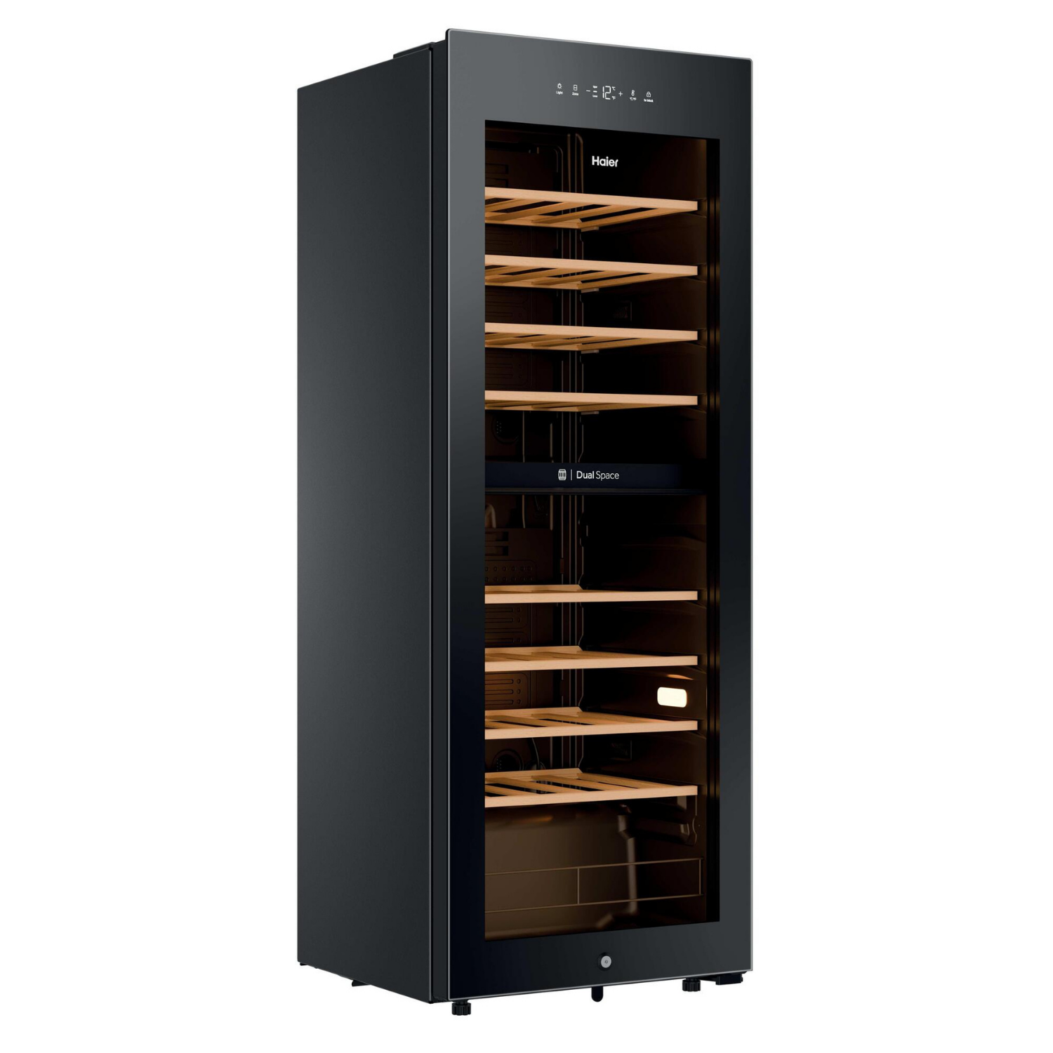 Enfriador de vino Haier negro con puerta de vidrio y estantes de madera sobre fondo blanco.