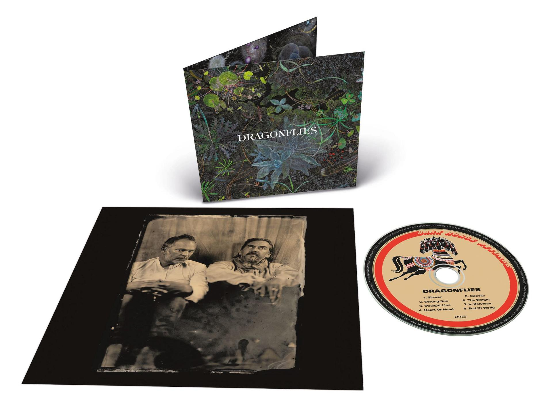 CD-Album 'Dragonflies' mit aufklappbarem Cover, Foto der Band im Inlay und CD mit rotem Rand.