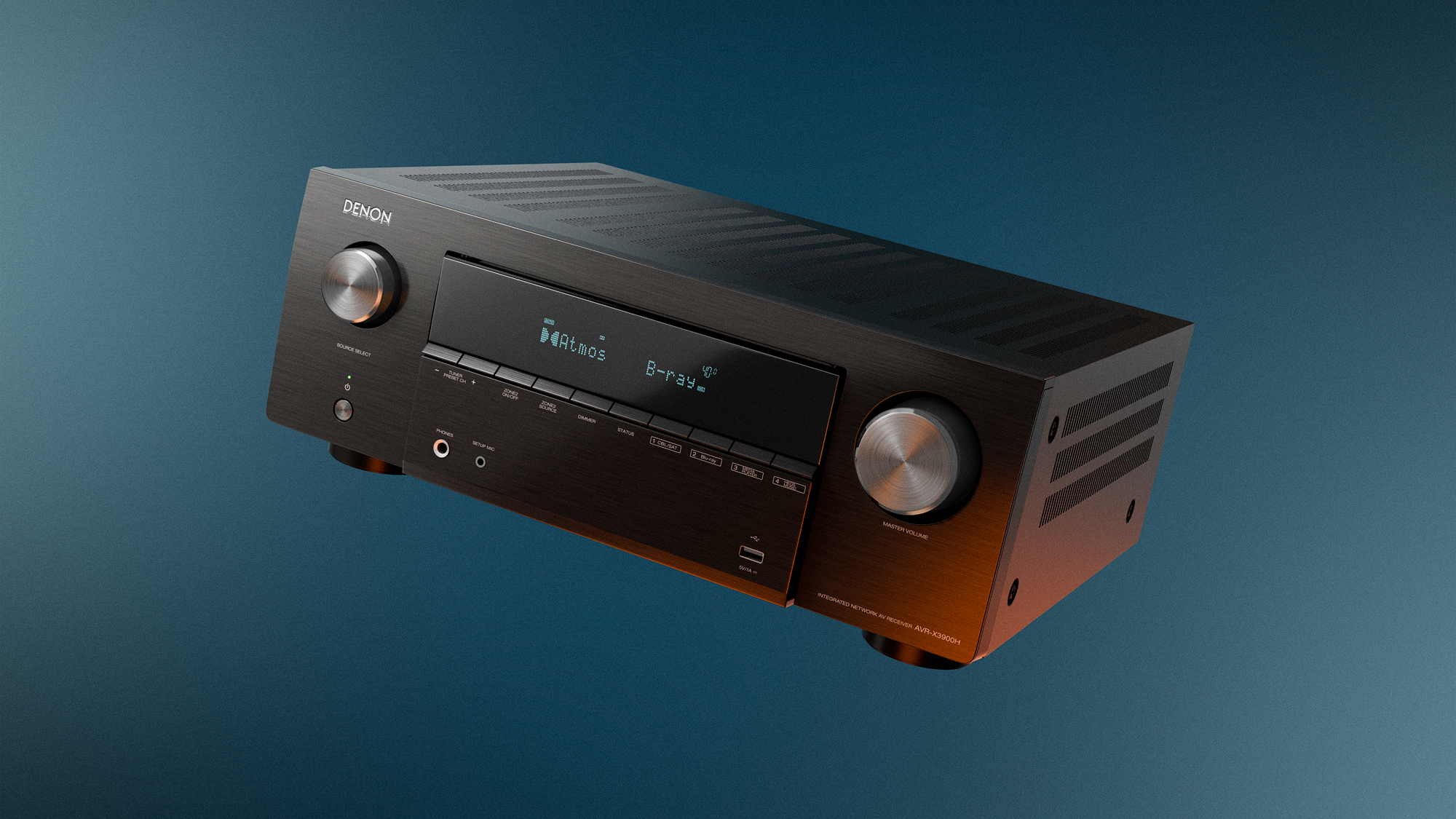 Schwarzer Denon AV-Receiver mit digitalen Knöpfen und Display auf dunklem Hintergrund.