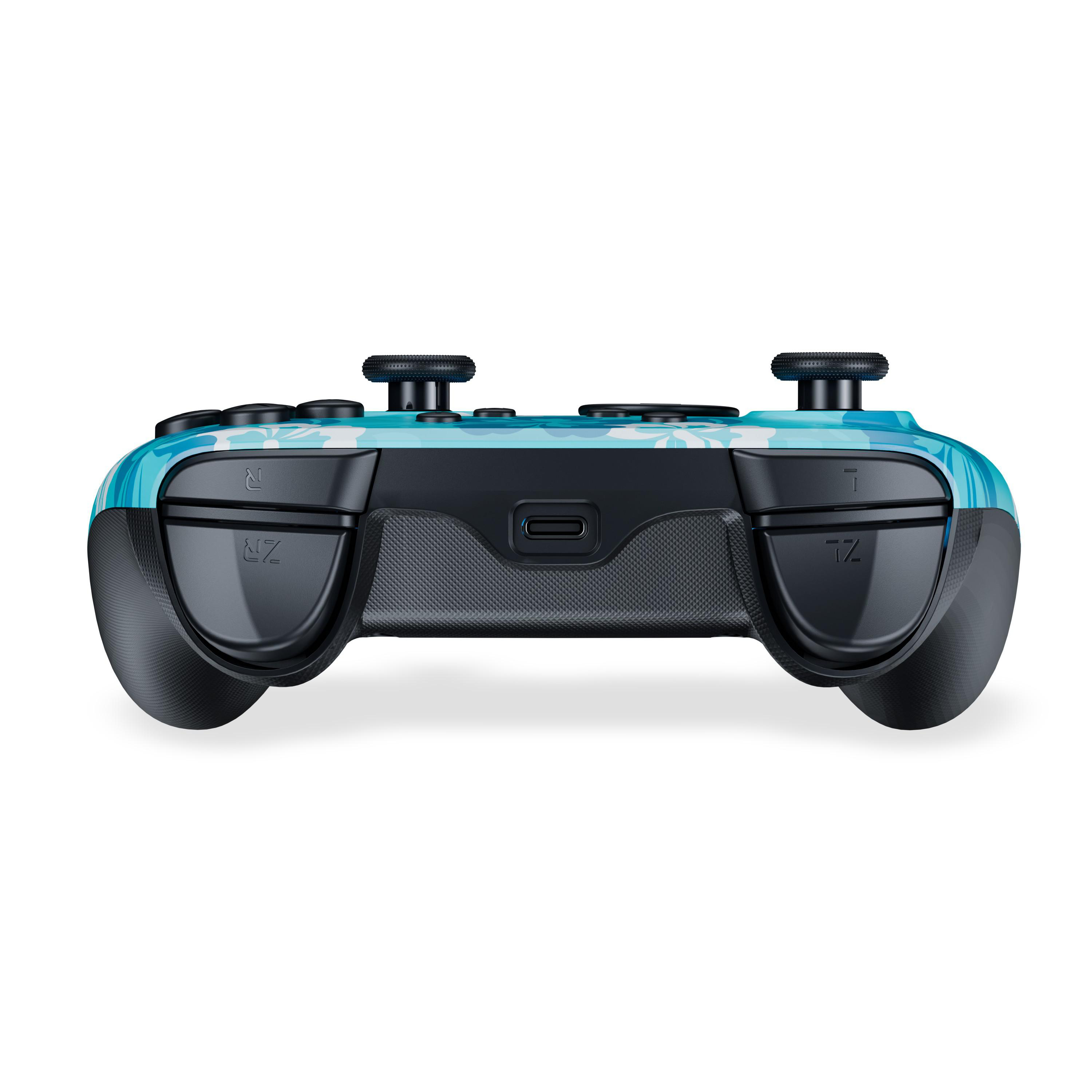 Ein blauer, gemusterter Gamecontroller mit schwarzen Schultertasten und Analogsticks, isoliert auf weißem Hintergrund.