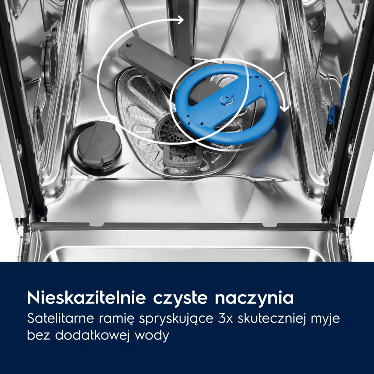Wnętrze otwartej zmywarki przedstawia stalową komorę i niebieskie ramię satelitarne.