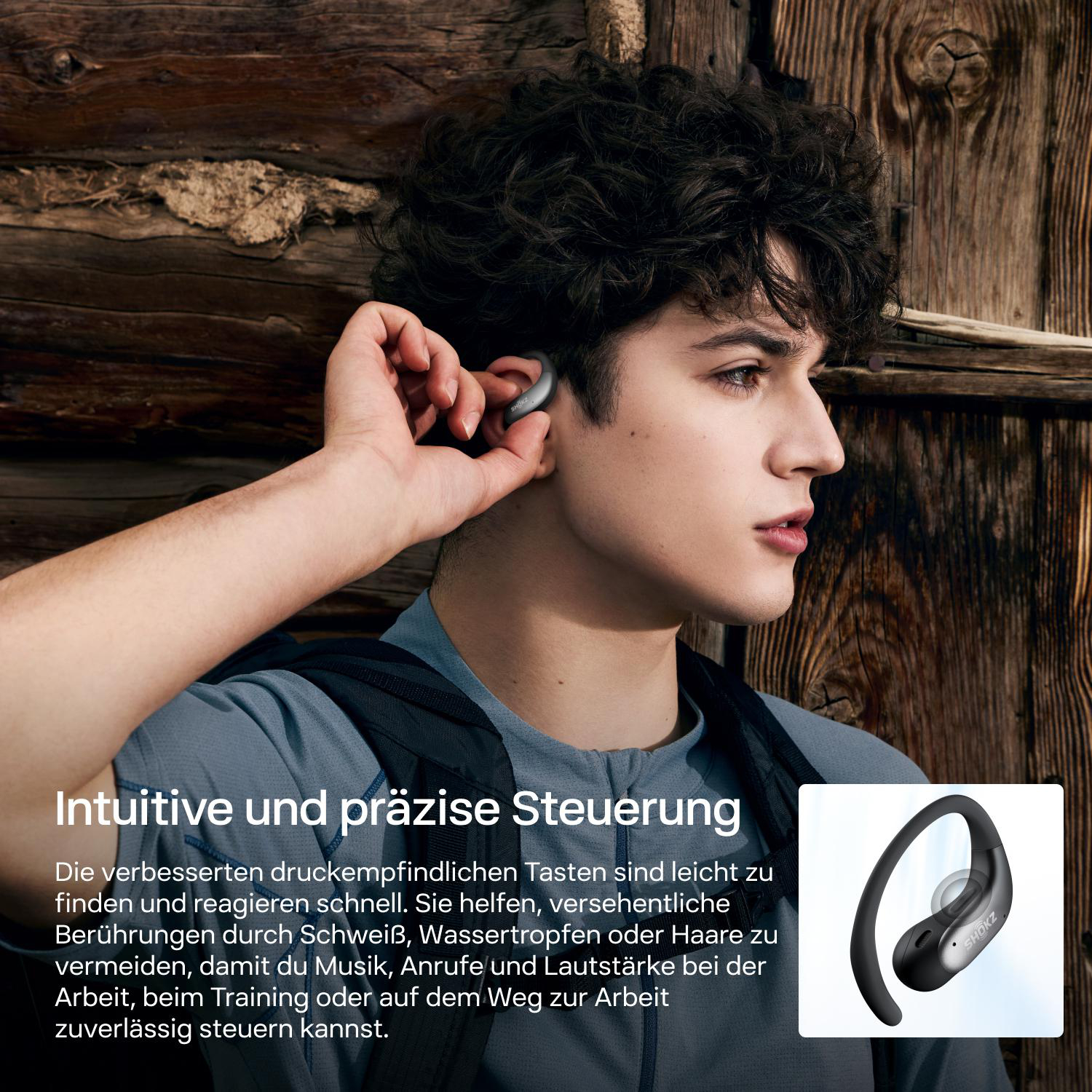 Ein junger Mann setzt sich draußen einen schwarzen Shokz Open-Ear-Kopfhörer auf. Im Bild ein Inset mit dem Kopfhörer.