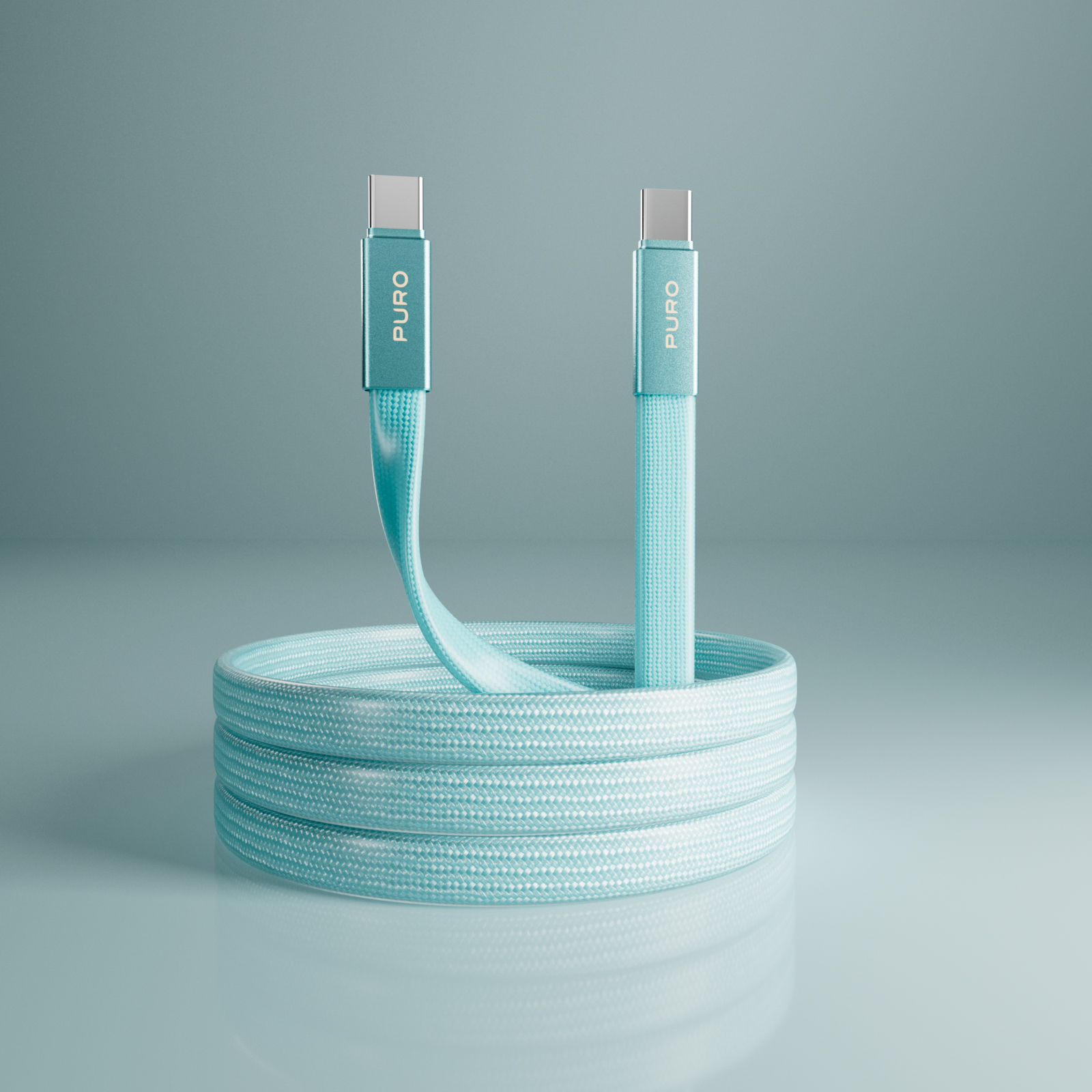 Ein blaues, gewebtes USB-C-Kabel ist ordentlich aufgerollt und steht auf einer glatten, einfarbigen Oberfläche.