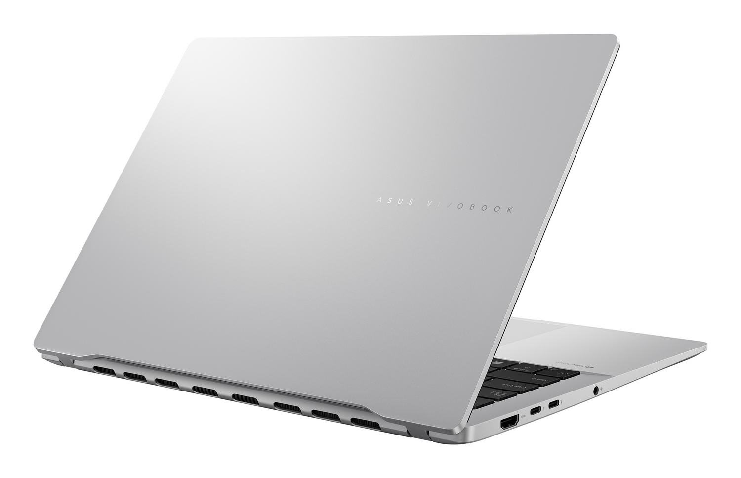 Portátil plateado Asus Vivobook, ligeramente abierto, con su logo y puertos laterales sobre fondo blanco.