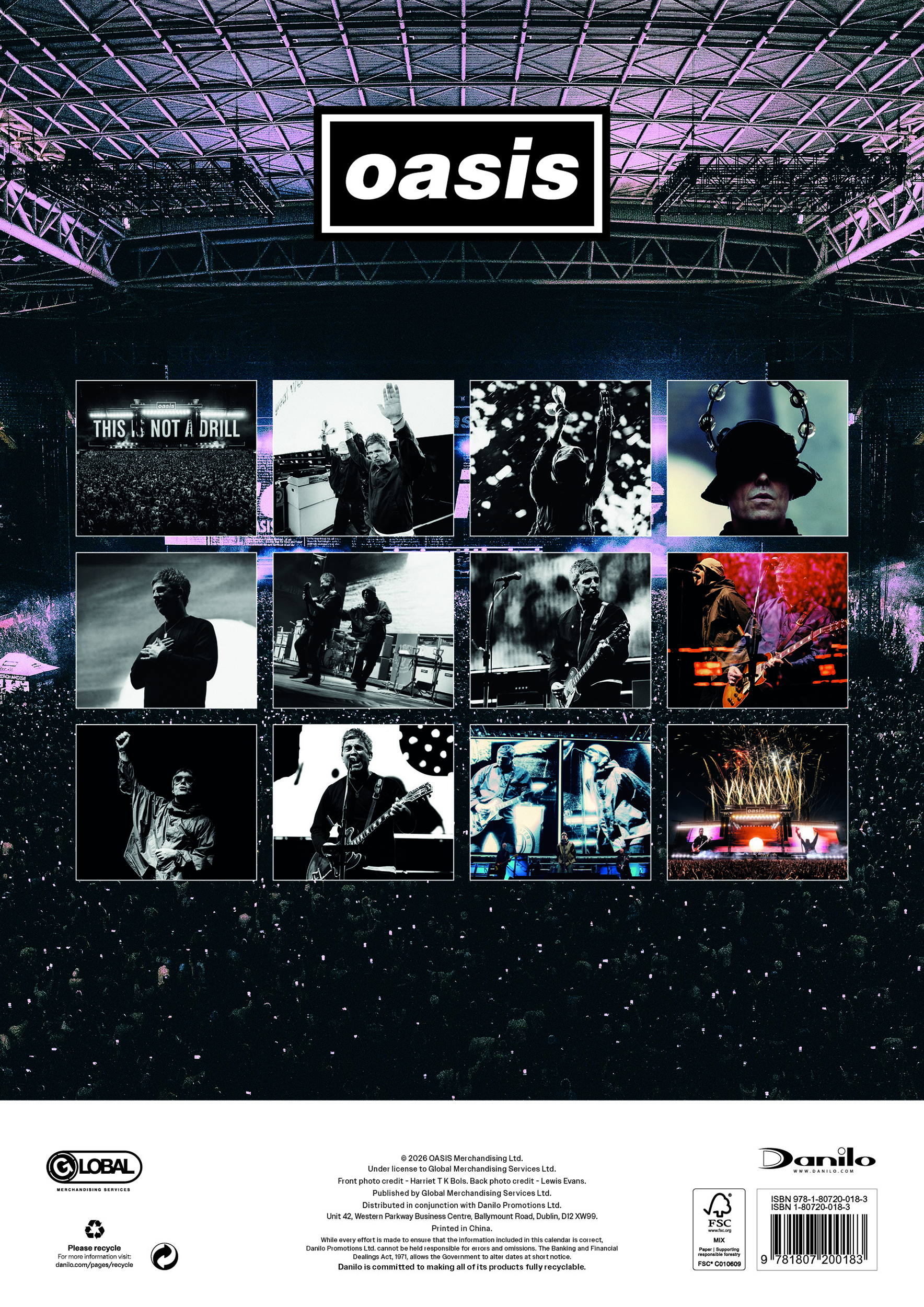 Oasis koncertfotók kollázsa a stadion közönsége felett.