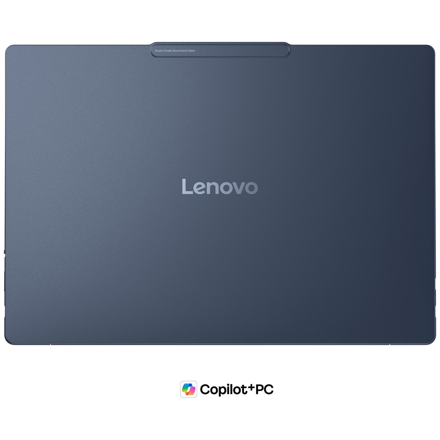 Le dessus bleu fermé d'un PC Lenovo Copilot+ avec un logo centré et une barre de son.