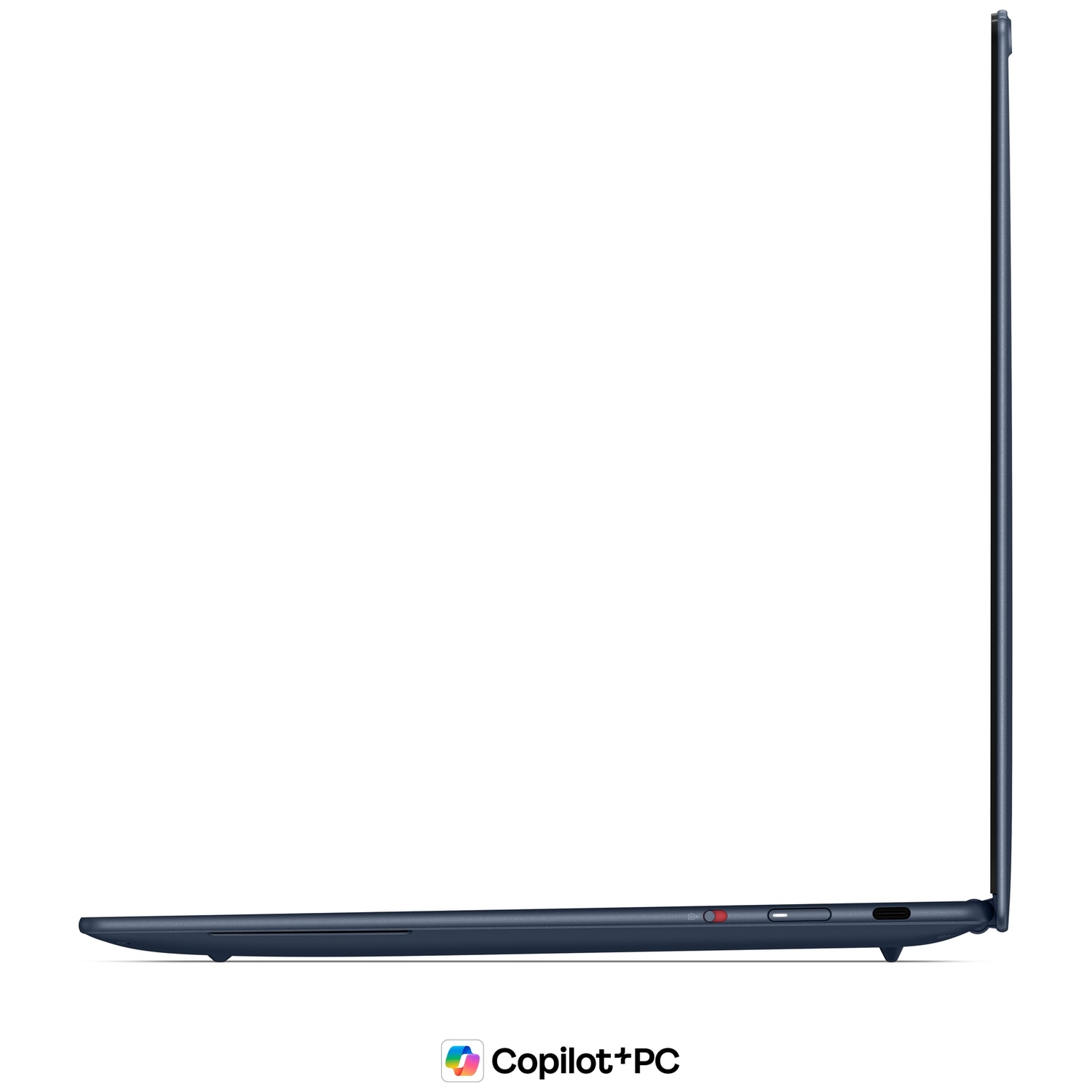 Vue latérale d'un ordinateur portable sombre fermé montrant les ports et le logo Copilot+PC.