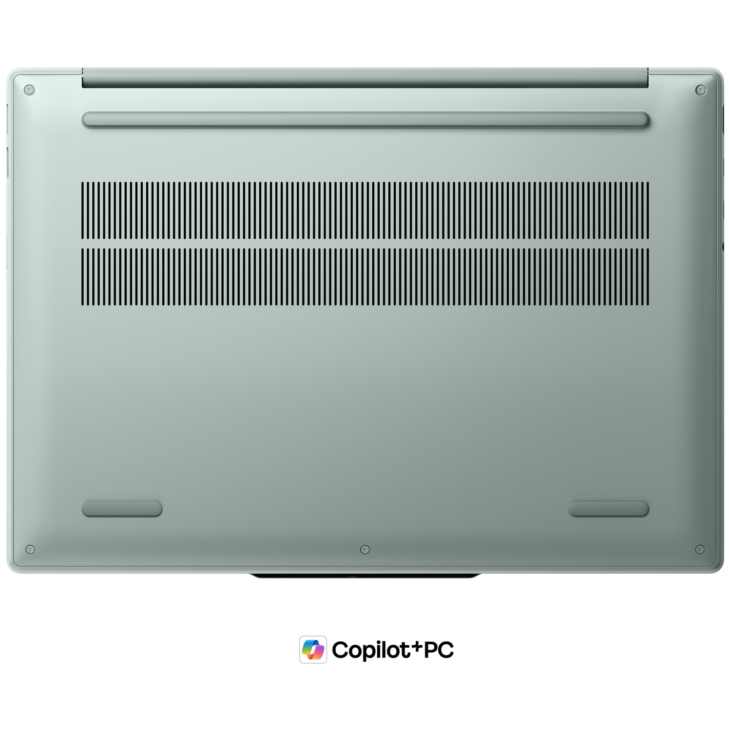 Vue de dessous d'un ordinateur portable argenté avec grilles d'aération et pieds en caoutchouc, étiqueté Copilot+PC.