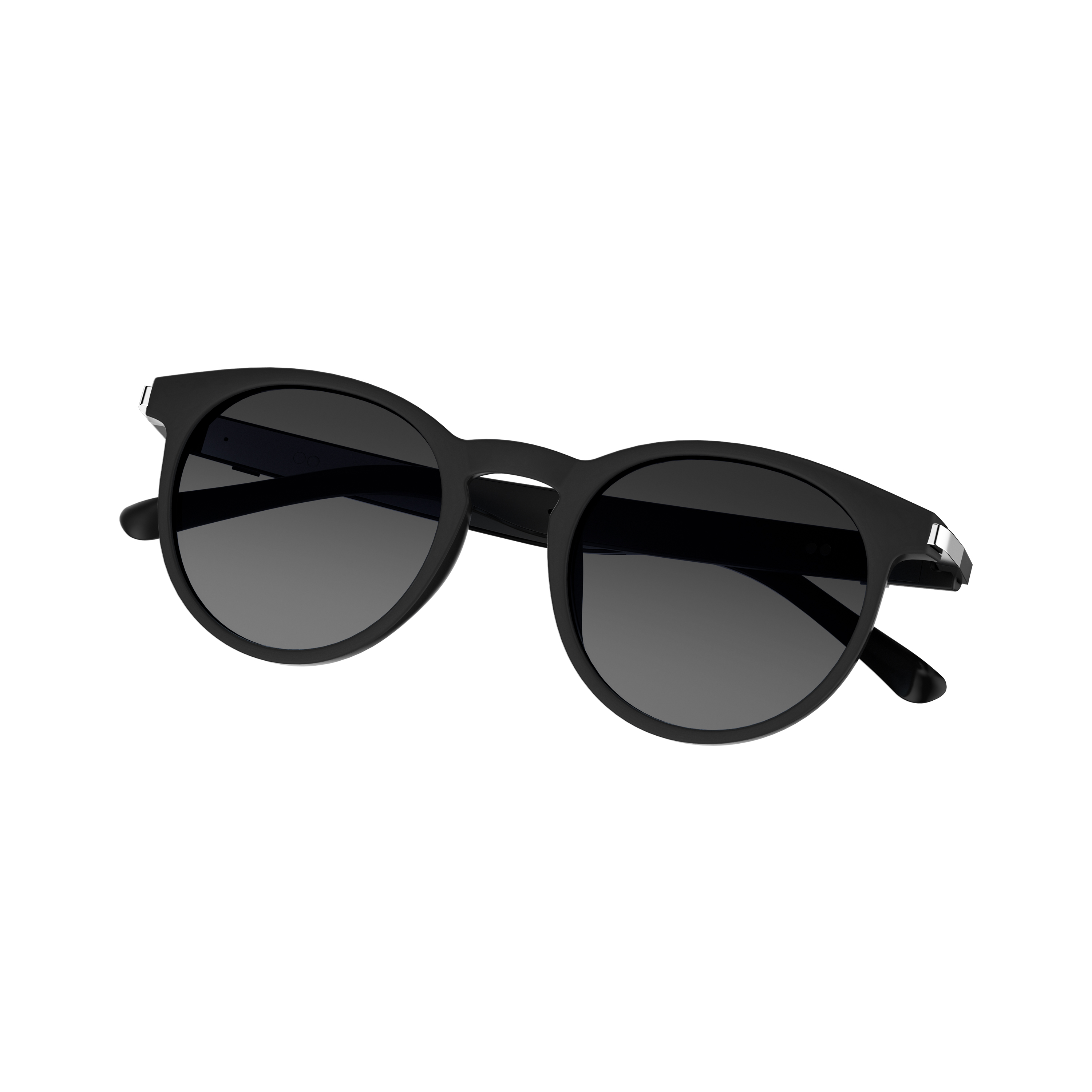 Gafas de sol negras con montura redonda y detalles plateados sobre fondo blanco.