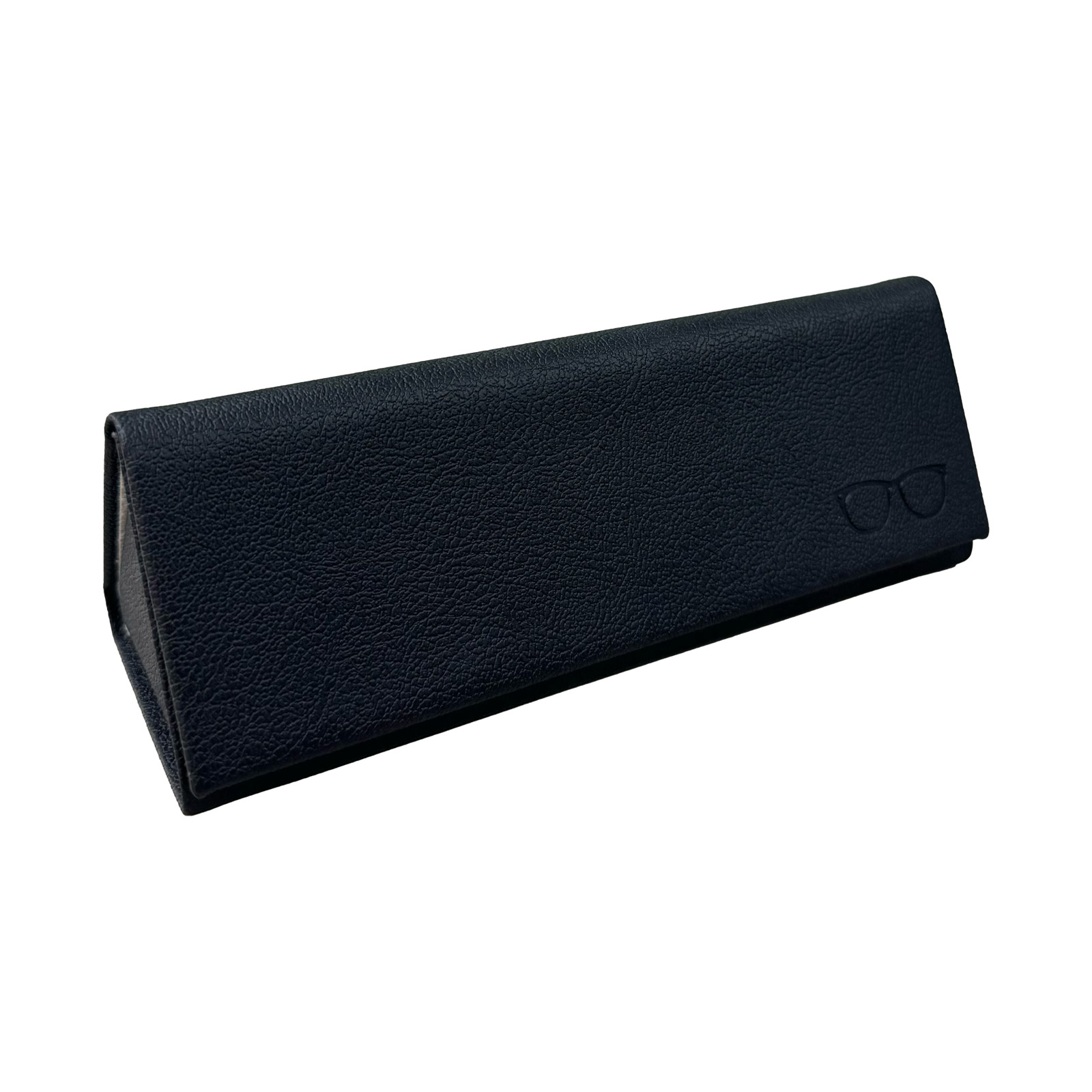 Un estuche para gafas de cuero negro y plegable con perfil triangular sobre fondo blanco.