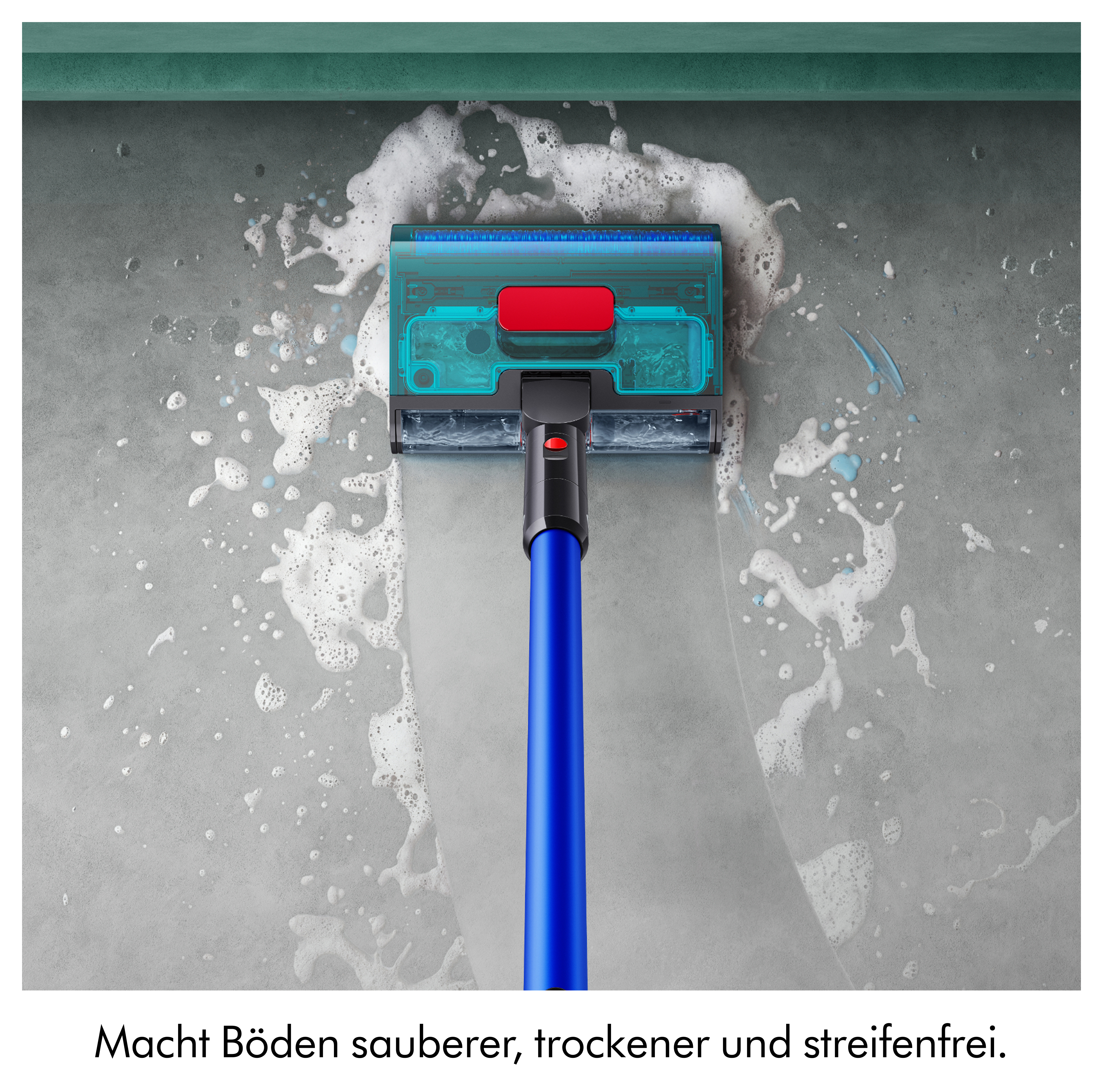 Ein blauer Wischmopp reinigt einen grauen Boden mit Seifenschaum.
