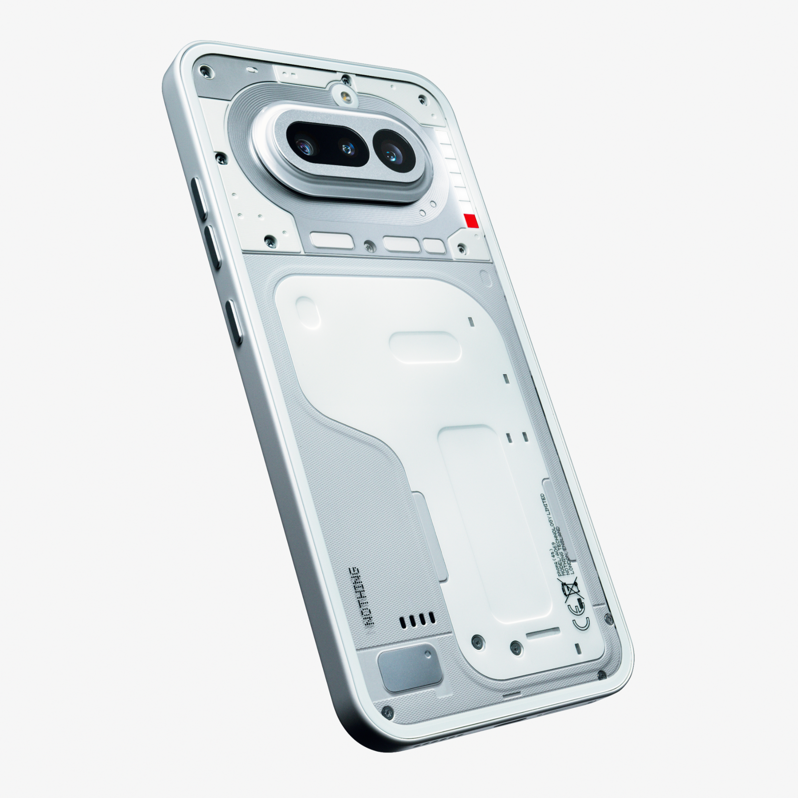 Rückseite eines silbernen Smartphones mit horizontaler Dual-Kamera und technischem Design auf weißem Hintergrund.