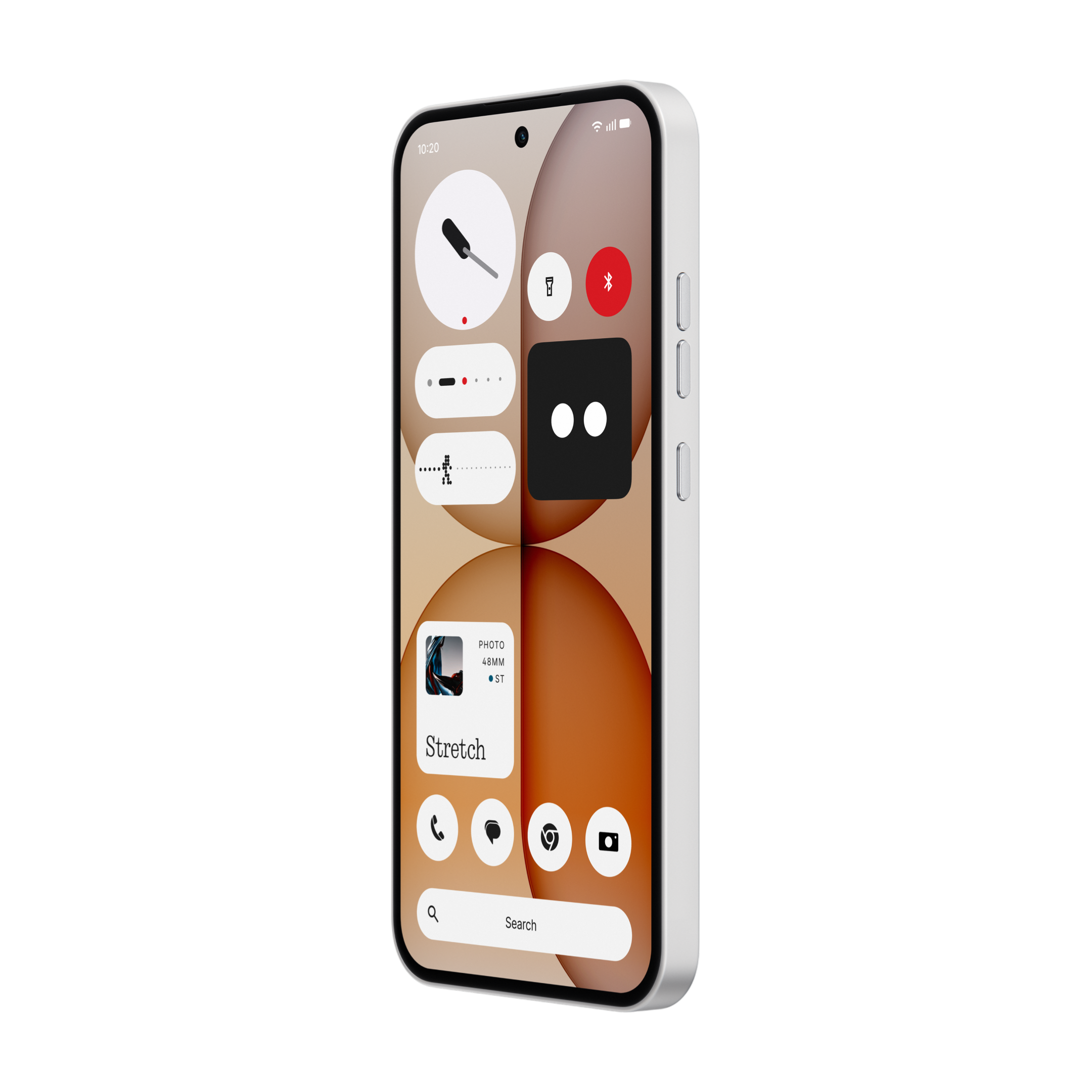 Ein weißes Smartphone in Schrägansicht vor schwarzem Hintergrund zeigt einen Startbildschirm mit Widgets.