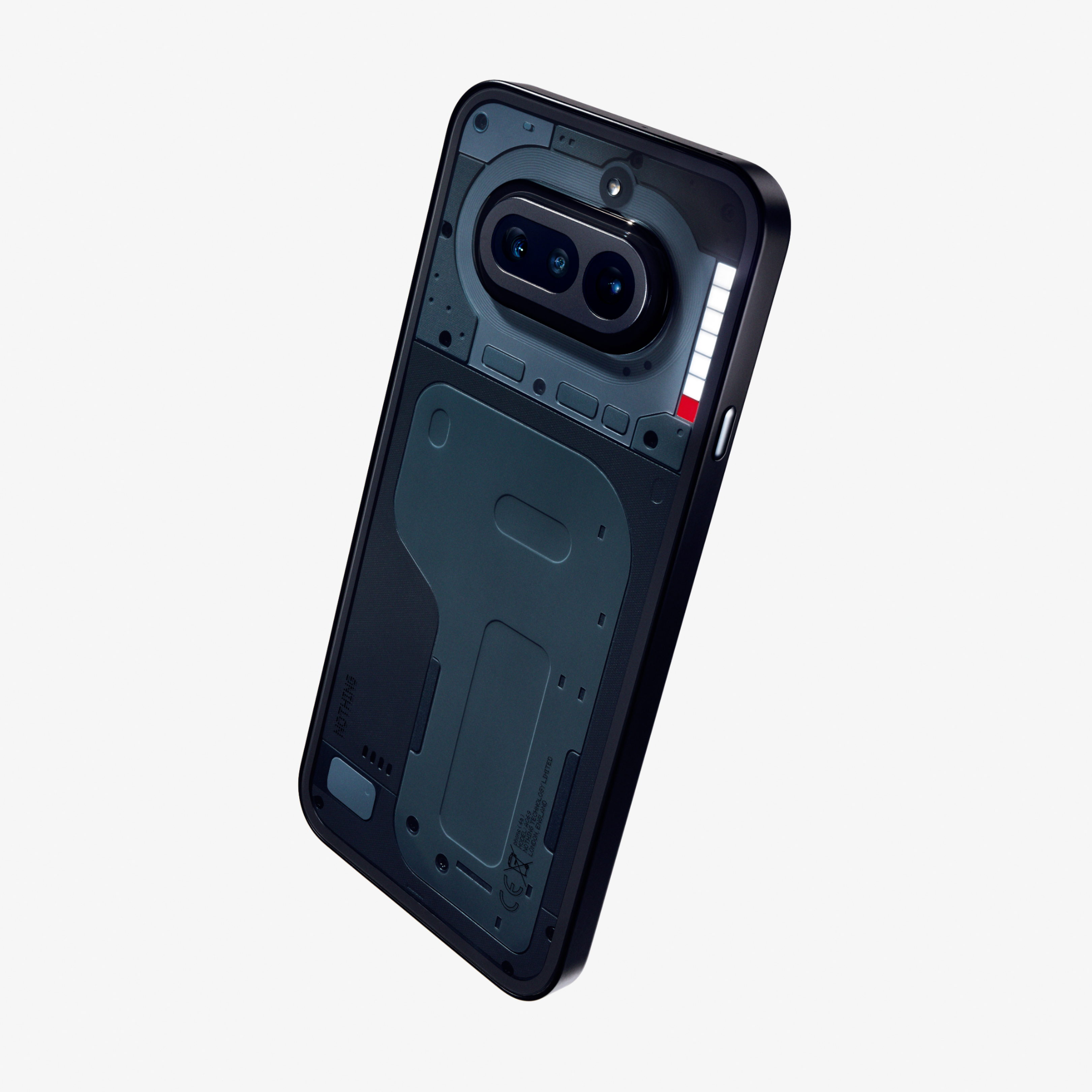 Rückseite eines schwarzen Smartphones mit horizontaler Dual-Kamera, LED-Akzenten und technischem Design auf weißem Grund.
