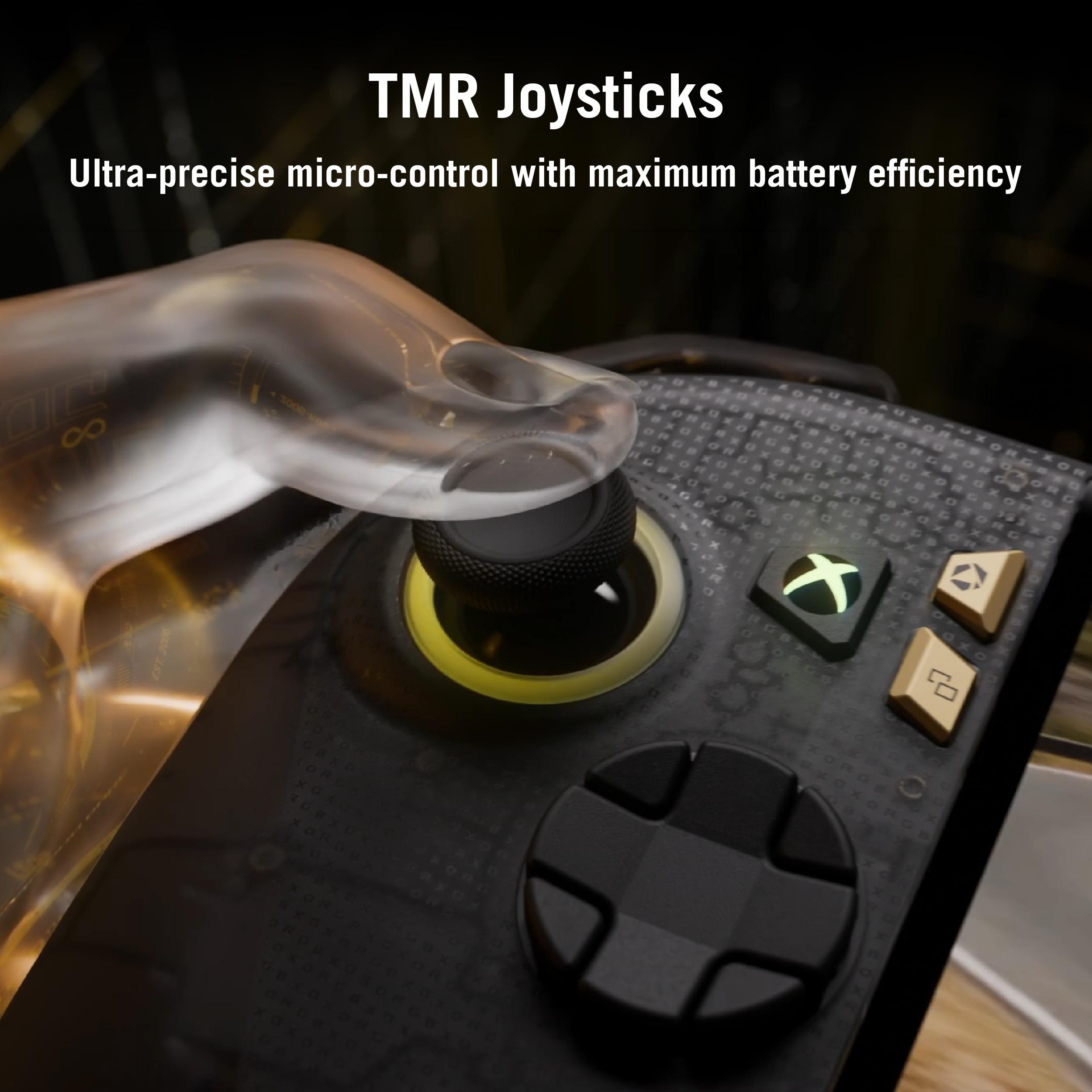 Eine Hand greift nach dem Joysticks eines Xbox-Controllers mit TMR-Technologie und Textur.