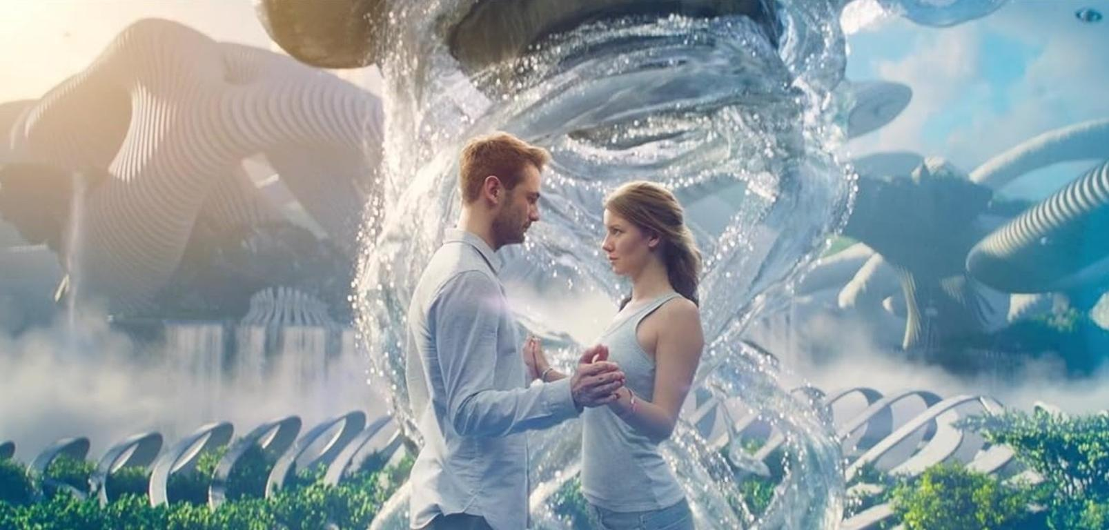 Ein Paar steht vor einem fantastischen Wasserwirbel und futuristischen Bauwerken.
