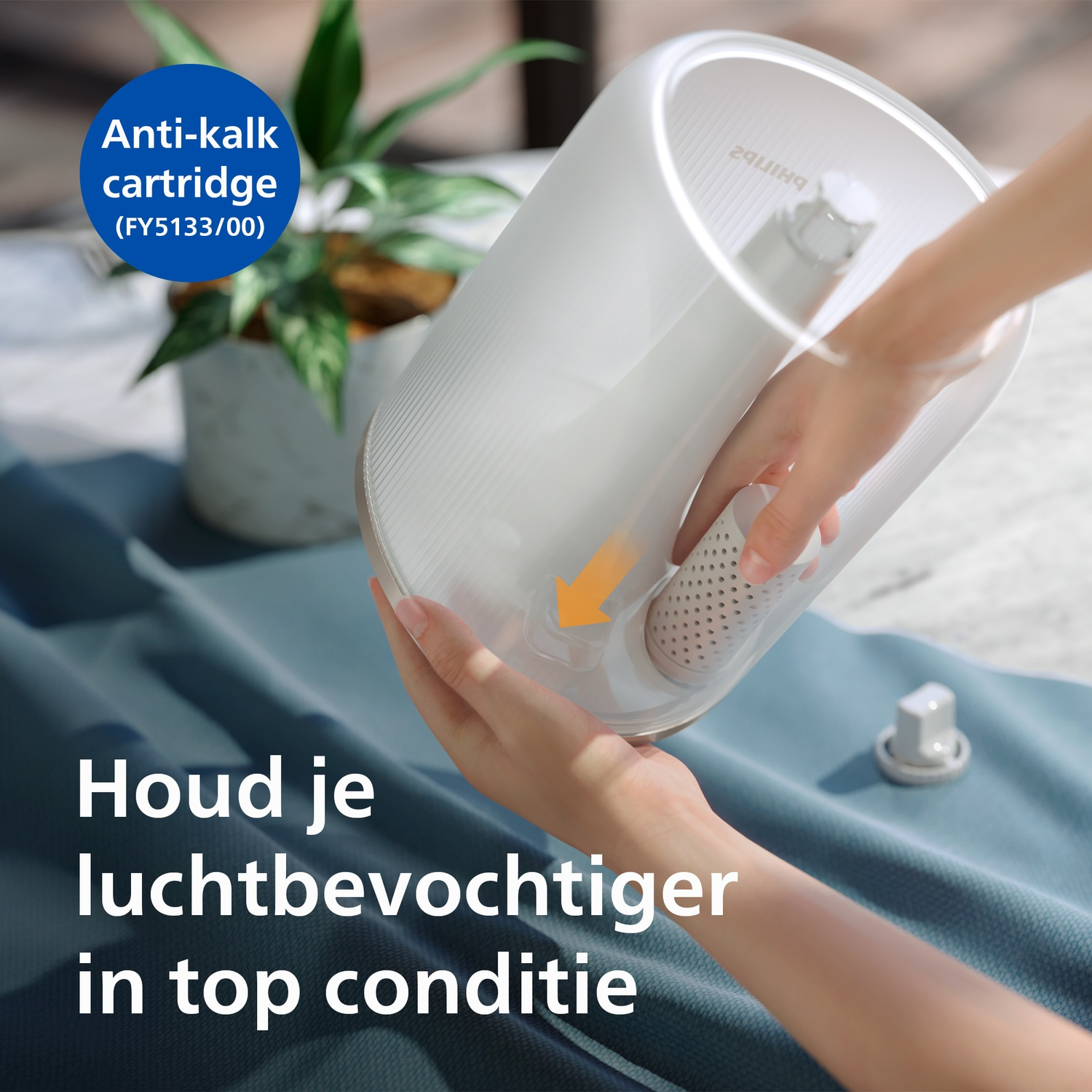 Person inserts an anti-kalk cartridge into a humidifier water tank.