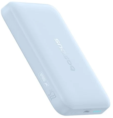 Világoskék Baseus power bank digitális kijelzővel fehér háttérrel.
