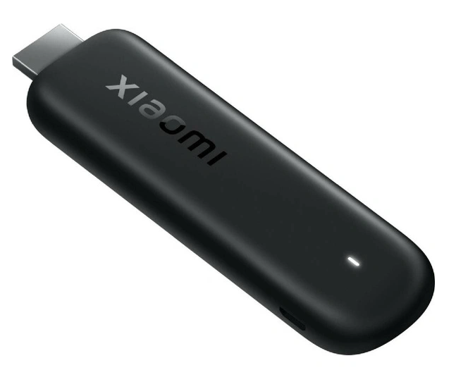 Czarny stick streamingowy Xiaomi ze złączem HDMI i białą diodą LED na białym tle.