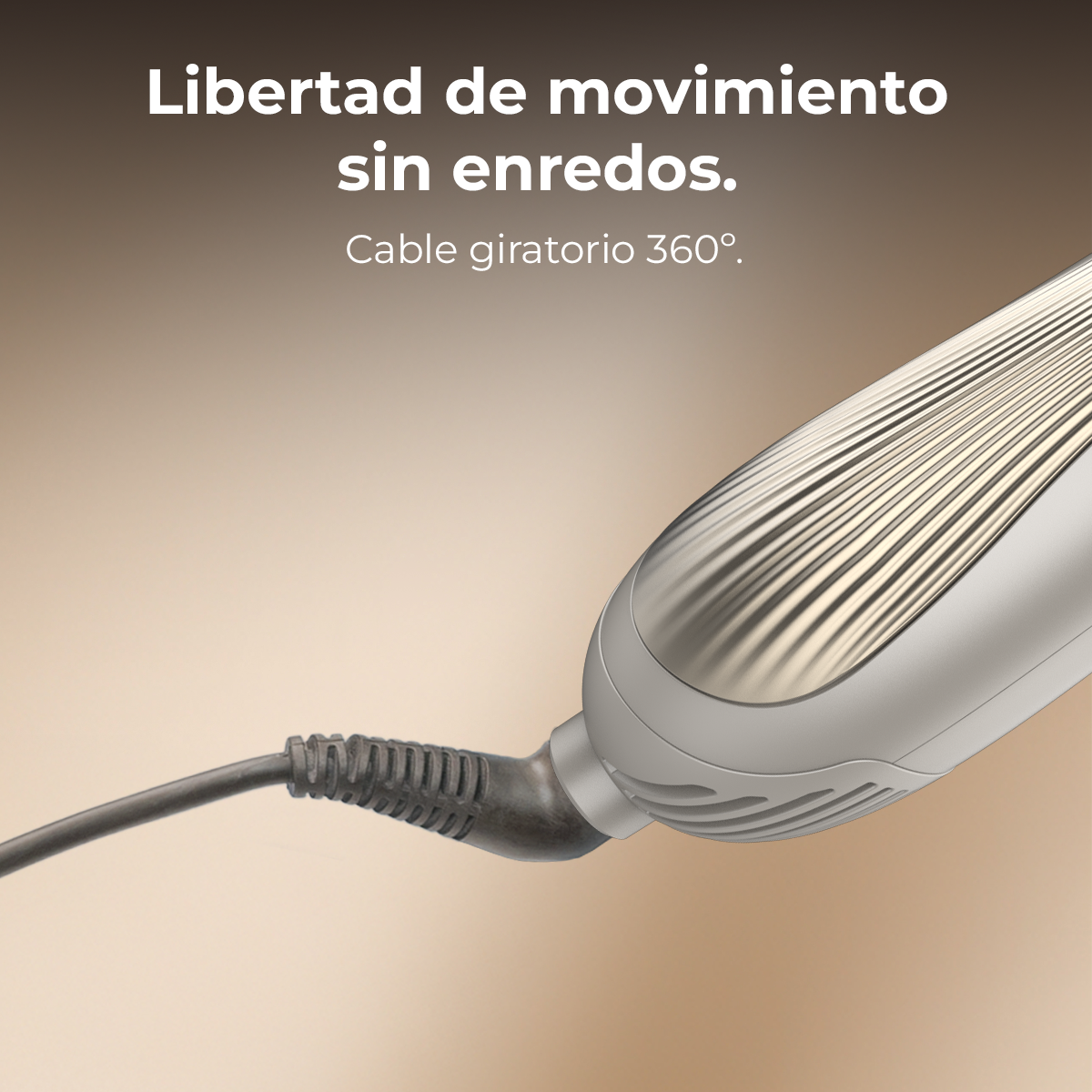 Herramienta dorada para peinar cabello con cable y texto promocional.