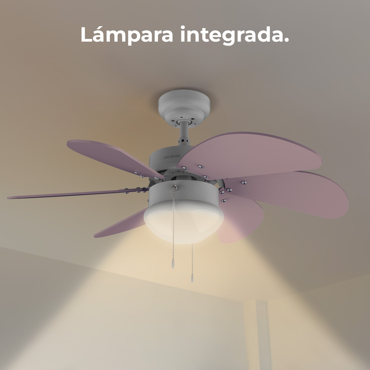 Ventilador de techo gris con aspas rosas y luz integrada iluminada.