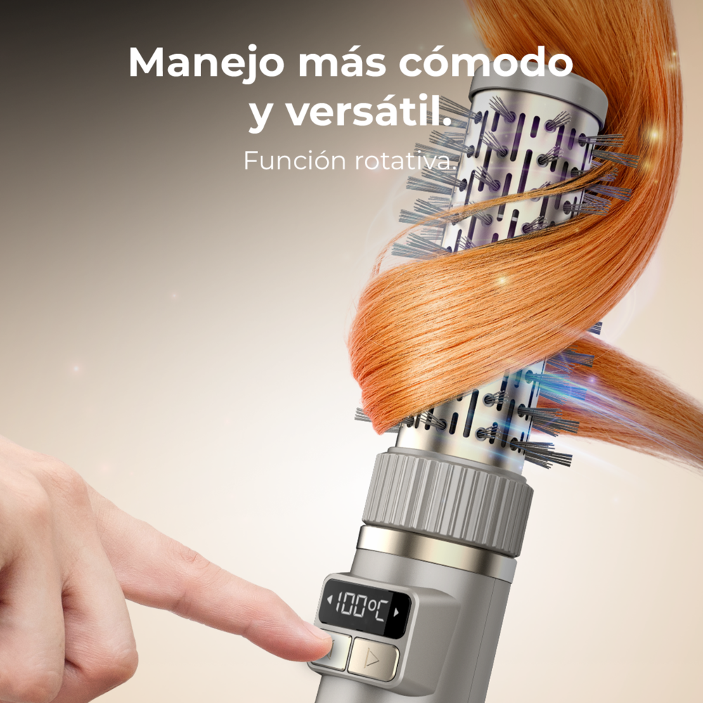 Un dedo toca un cepillo de aire caliente giratorio moldeando cabello largo naranja.